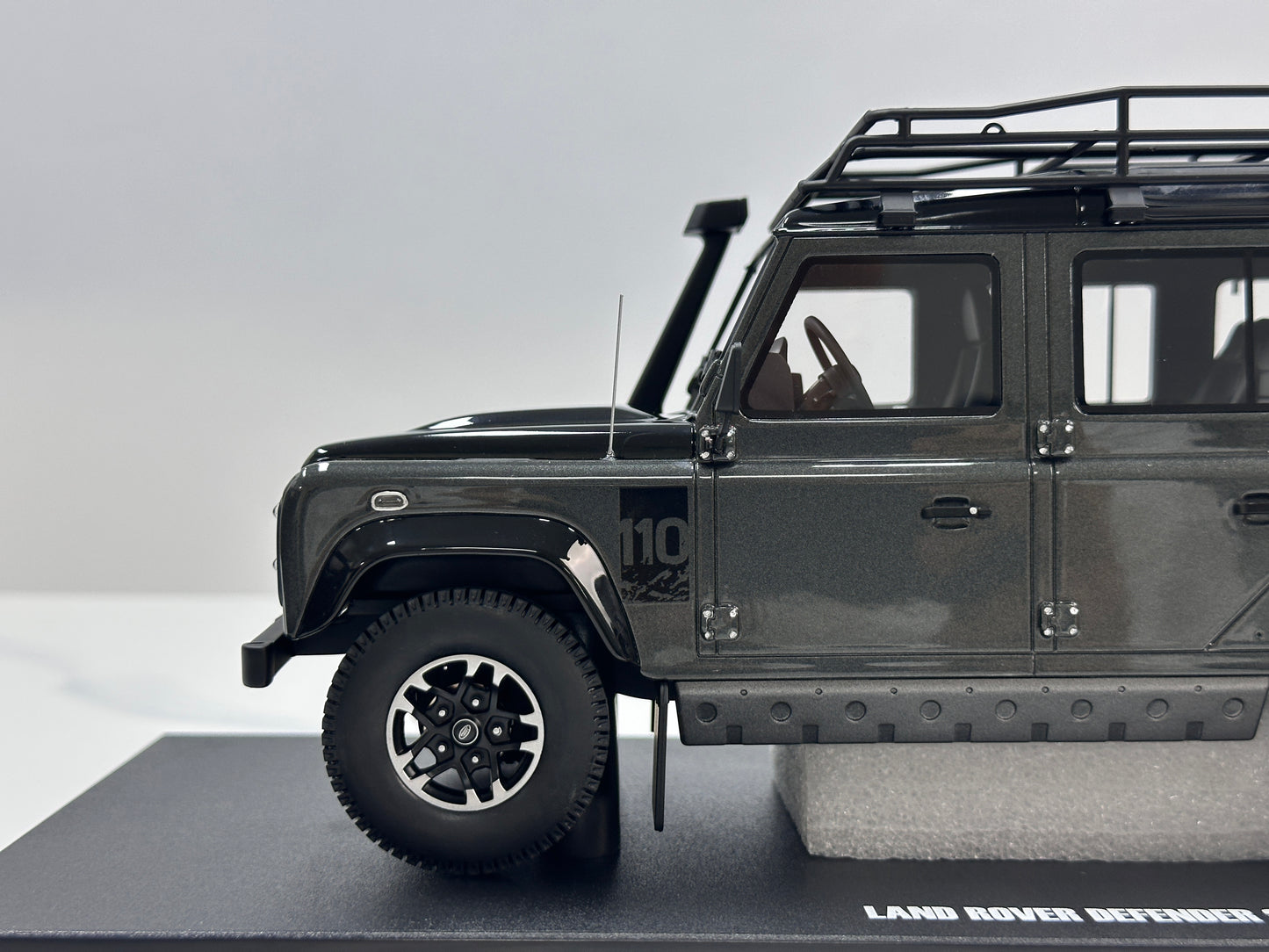 GT Spirit 1/18 Land Rover Defender 110 SW Adventure Edition - Grey (GT968)