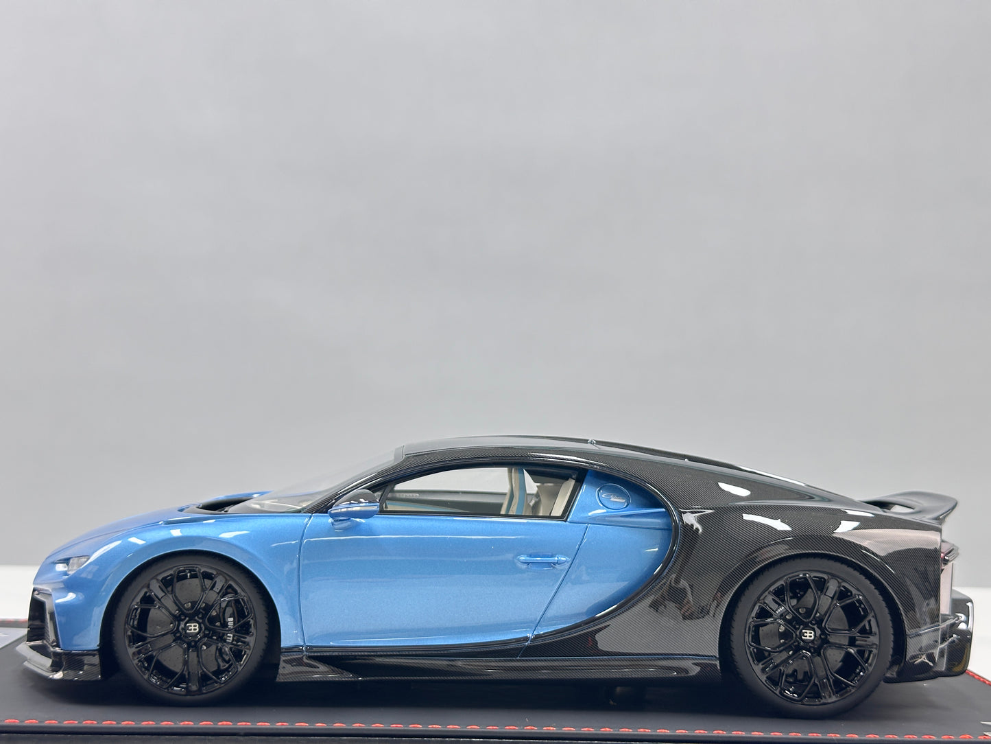 BBA MODEL 1/18 Bugatti Chiron Profilée – Ice Blue (BBA071)