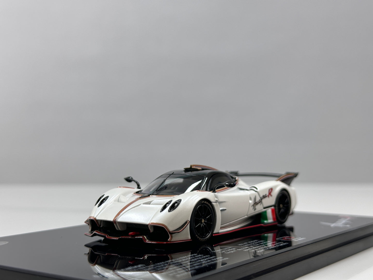 LCD 1/43 Pagani Huayra R Die-cast Model (Fully Opening Parts) - Matte White (LCD43017-PW)