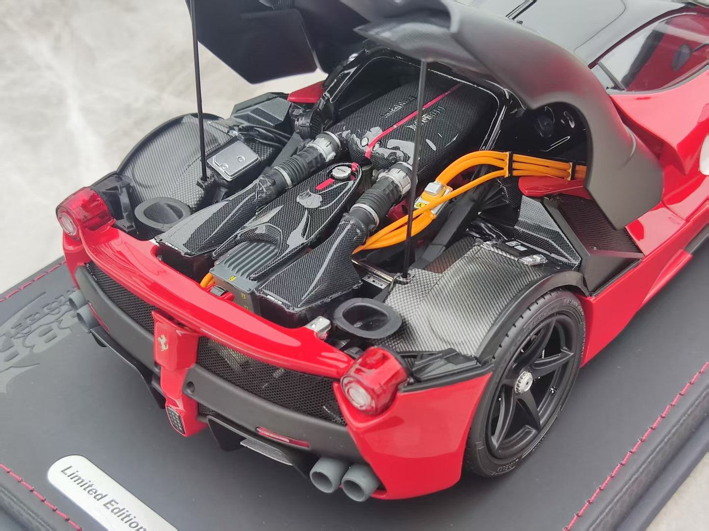 BBR 1/18 Ferrari Laferrari Test Fiorano Red/Matte Black BBR182236ST