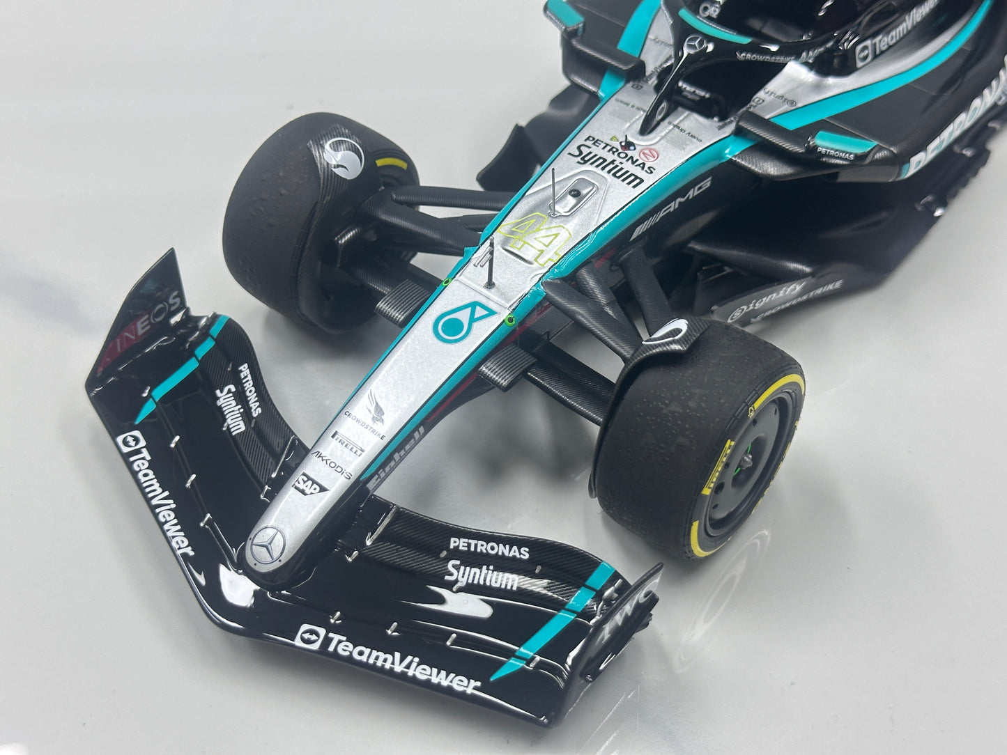 MINICHAMPS 1/18 Mercedes-AMG PETRONAS Formula One Team F1 W15 E Performance (Black & Green Livery) 110242444