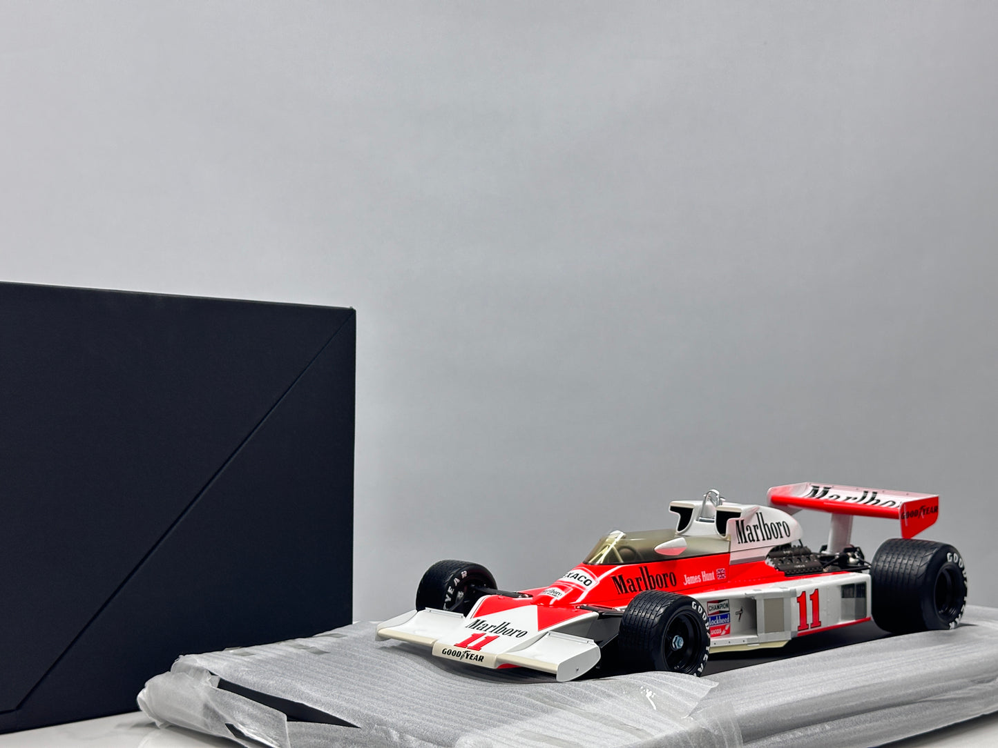 Spark 1/8 McLaren M23 No. 11 (3rd Place, 1976 Japanese GP) – James Hunt – Red & White Livery (08SP263)