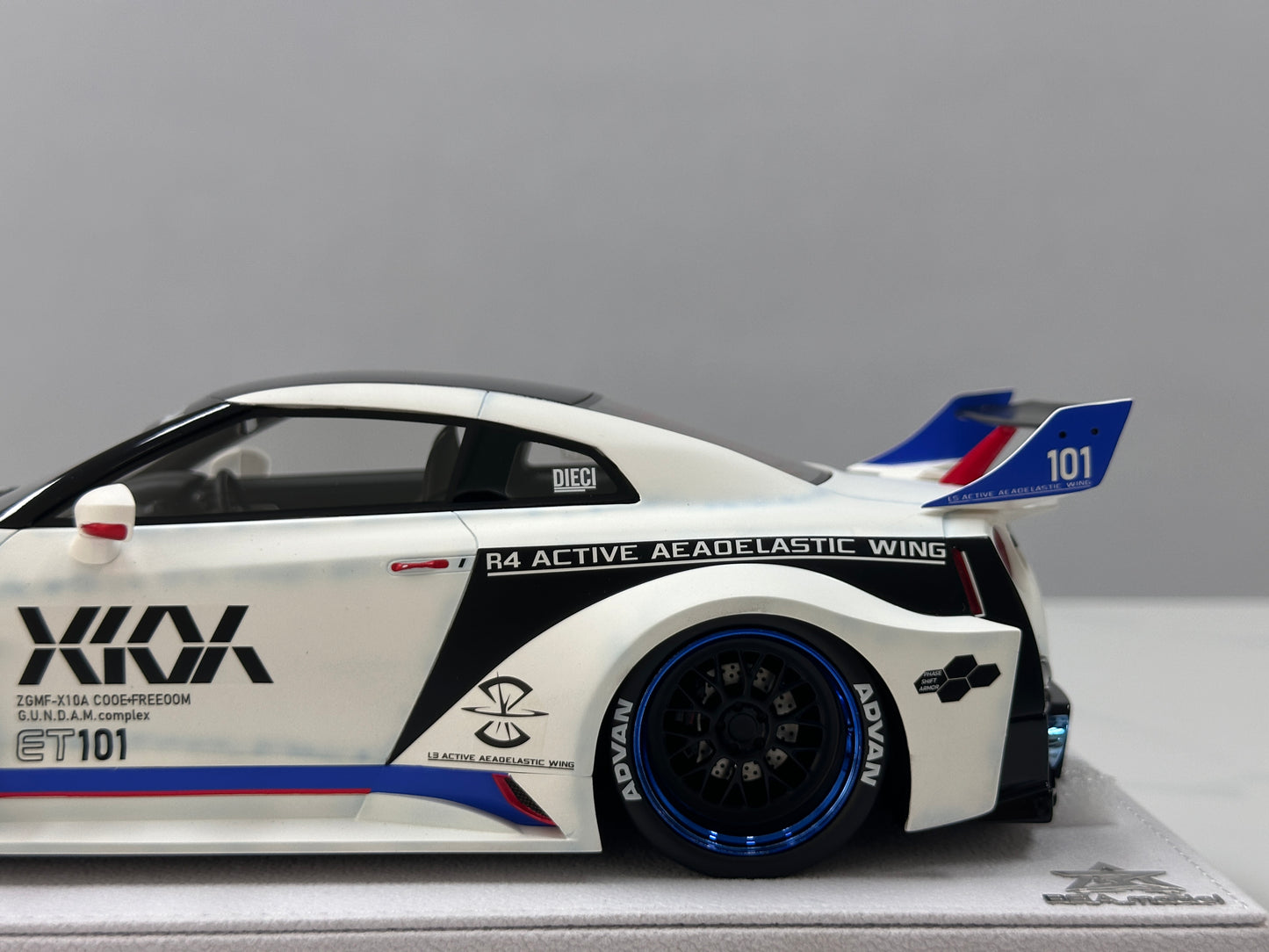 BBA MODEL 1/18 Nissan GTR 35GT-RR Gundam livery BBA062