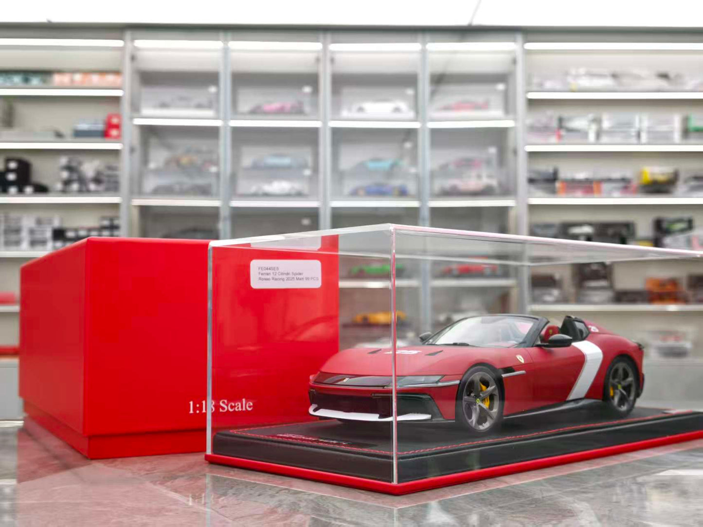 MR 1/18 Ferrari 12 Cilindri Convertible FE044SE5