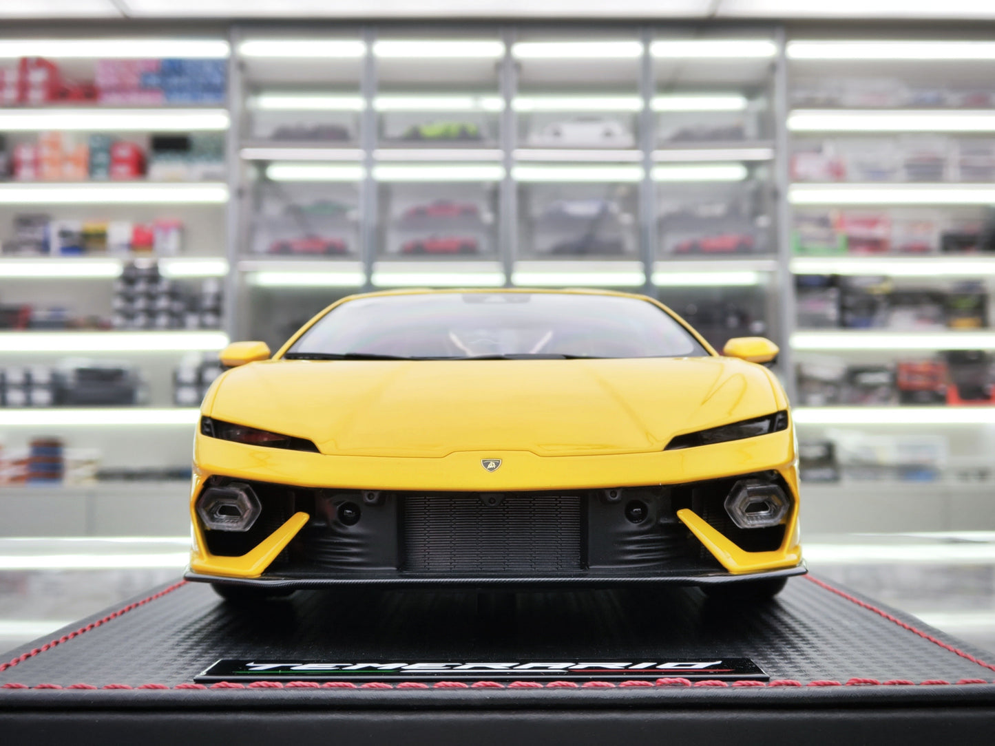 MR 1/18 Lamborghini New Generation Baby Bull Temerario Hardtop Giallo Inti (Indi Yellow) Simulated Car Model LAMBO062E