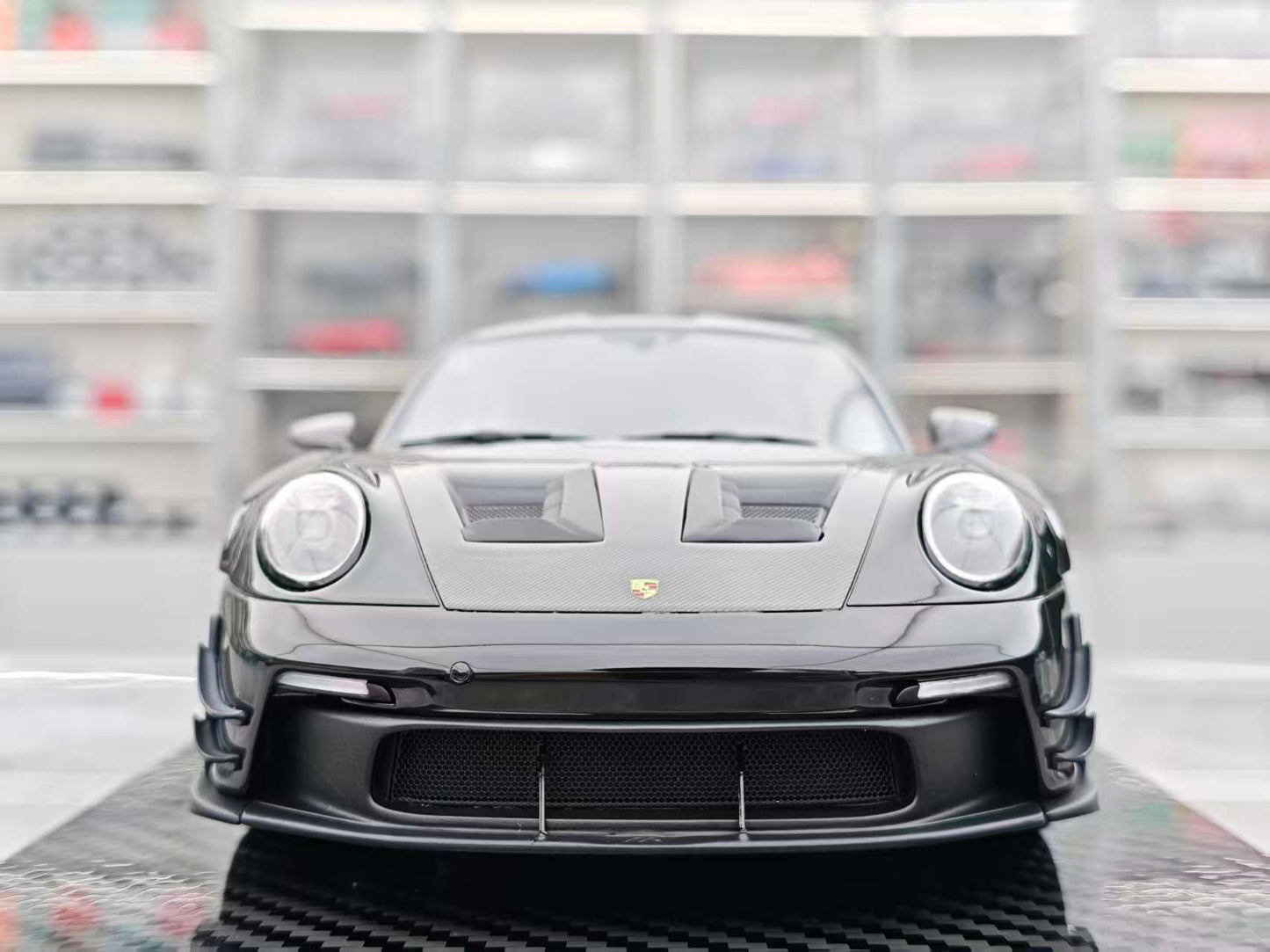 VIP 1/18 Porsche 911 GT3 RS-Manthey Racing Gloss Black VIP187