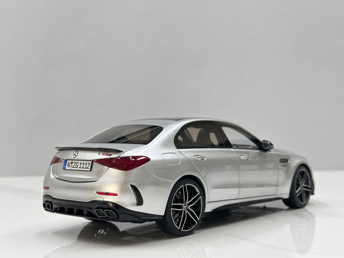 NZG 1/18 Mercedes-AMG C63 S E Performance – Tech Silver (111200055)