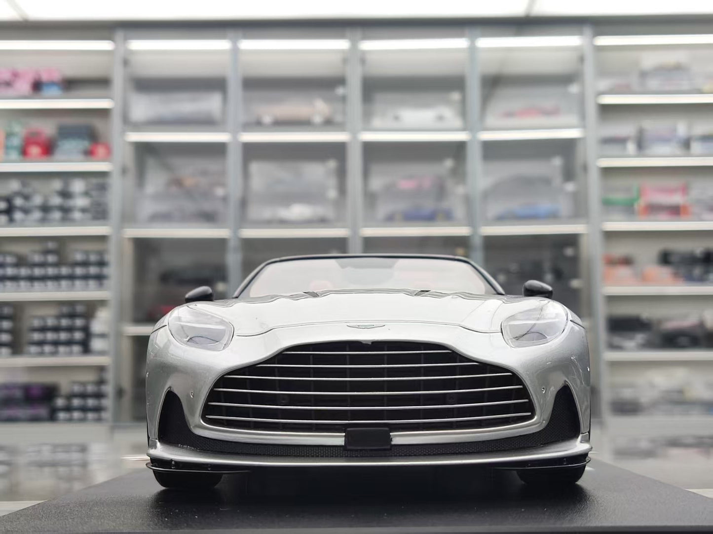 GT Spirit 1/18 Aston Martin DB12 VOLANTE Silver GT945