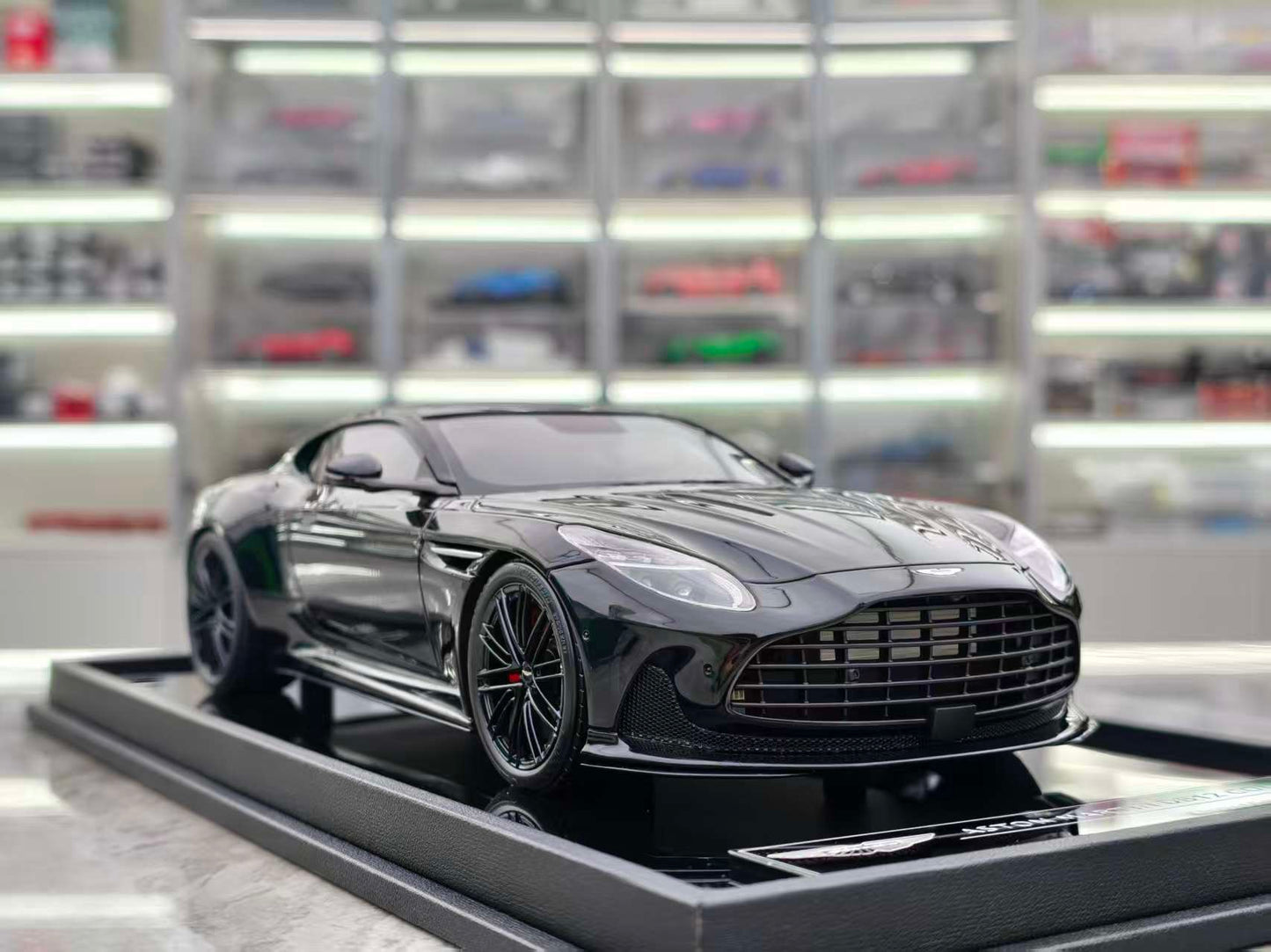 MOTORHELIX 1/18 Aston Martin DB12 Coupe, Black MH332
