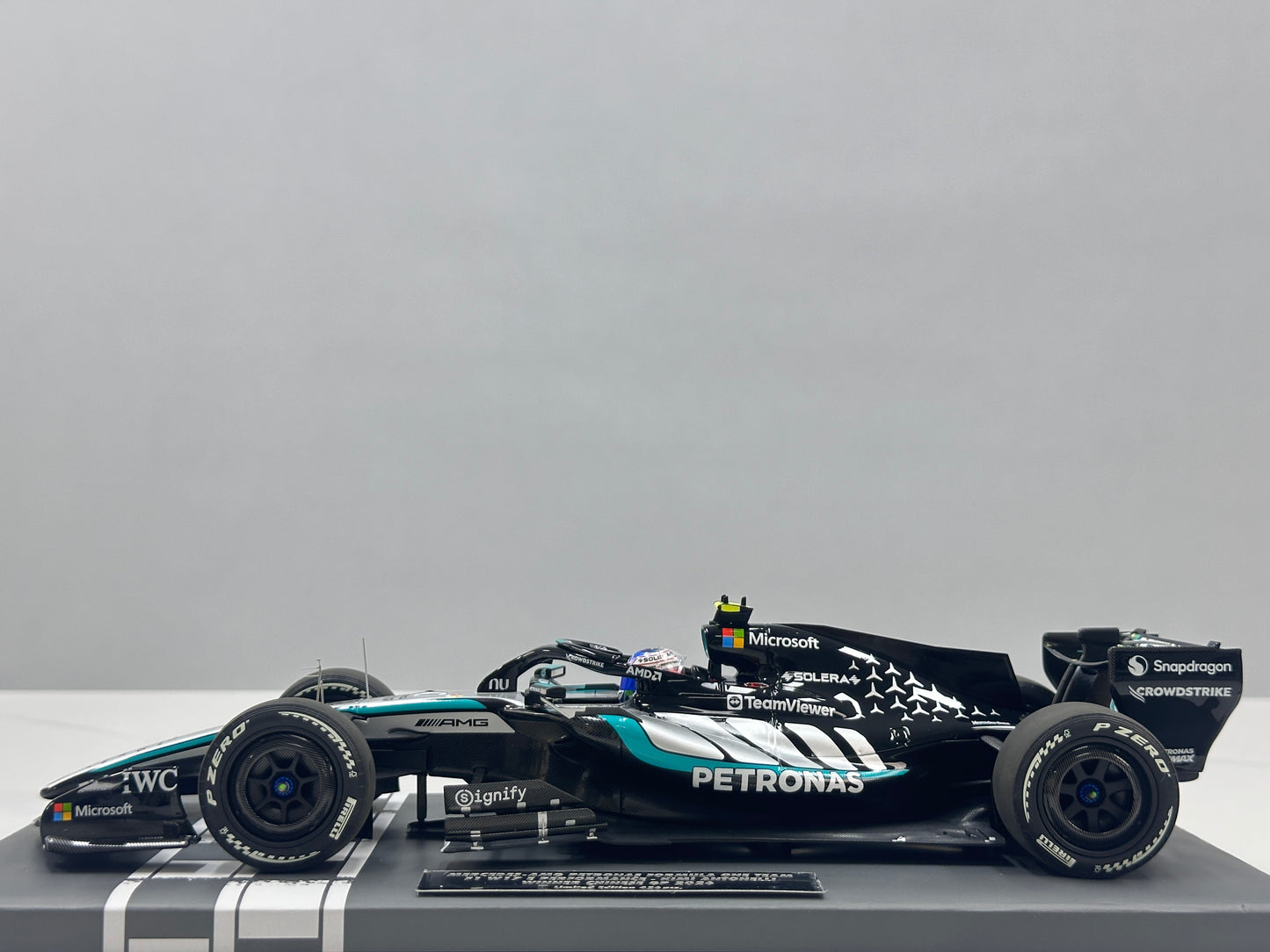 MINICHAMPS 1/18 Mercedes-AMG PETRONAS F1 Team W17 K. Antonelli – 2026 Chinese Grand Prix Winner, Silver Livery (117260212)