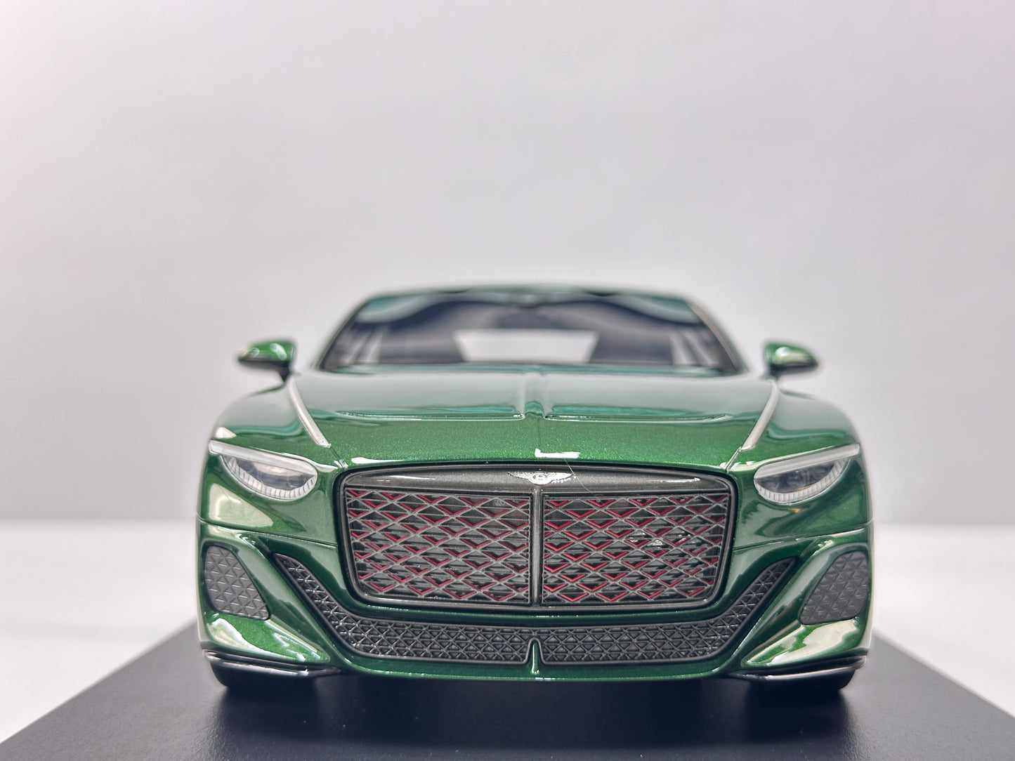 Topspeed 1/18 Bentley Batur Scarab Green TS0672