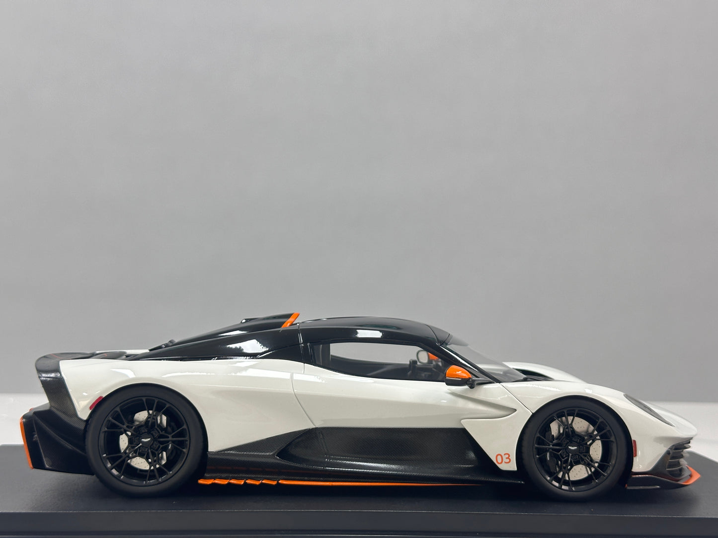 Topspeed 1/18 Aston Martin Valhalla Lunar White TS0711