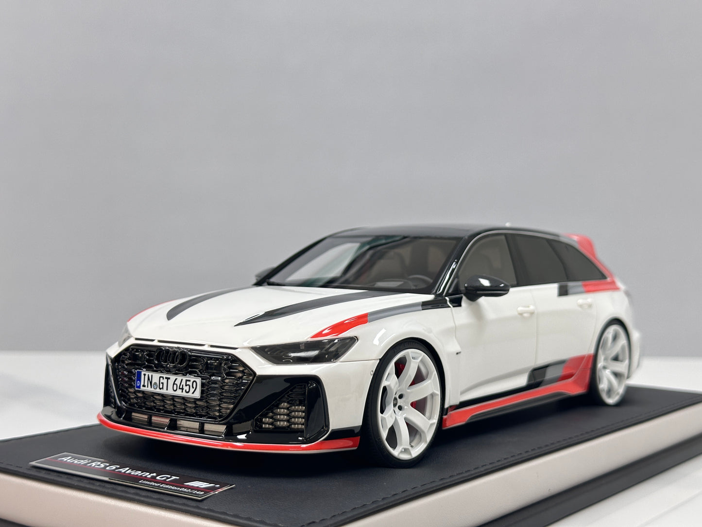 MOTORHELIX 1/18 Audi RS6 Avant GT Acona White MH366