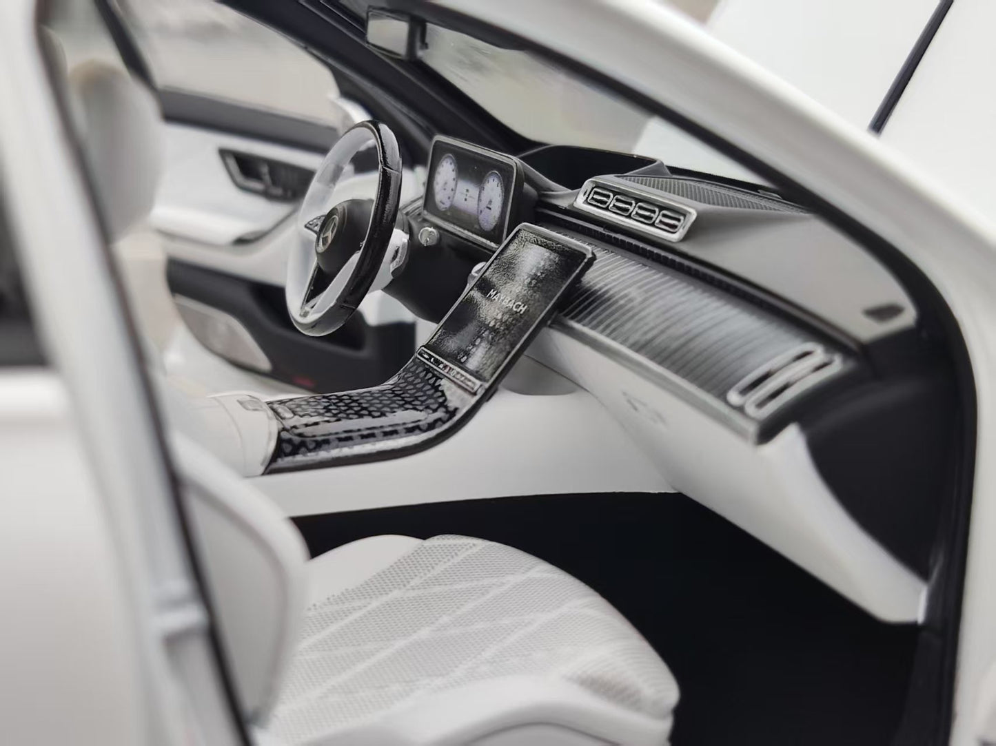 Almost Real 1/18 Mercedes-Maybach S-Class Night Series Matte White 802142