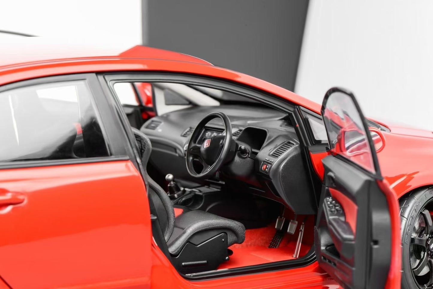 MOTORHELIX 1/18 Honda Civic Type R (FD2) die-cast car model