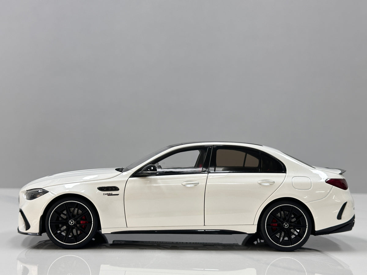 NZG 1/18 Mercedes-AMG C63 S E-Performance Gloss White (111200040)