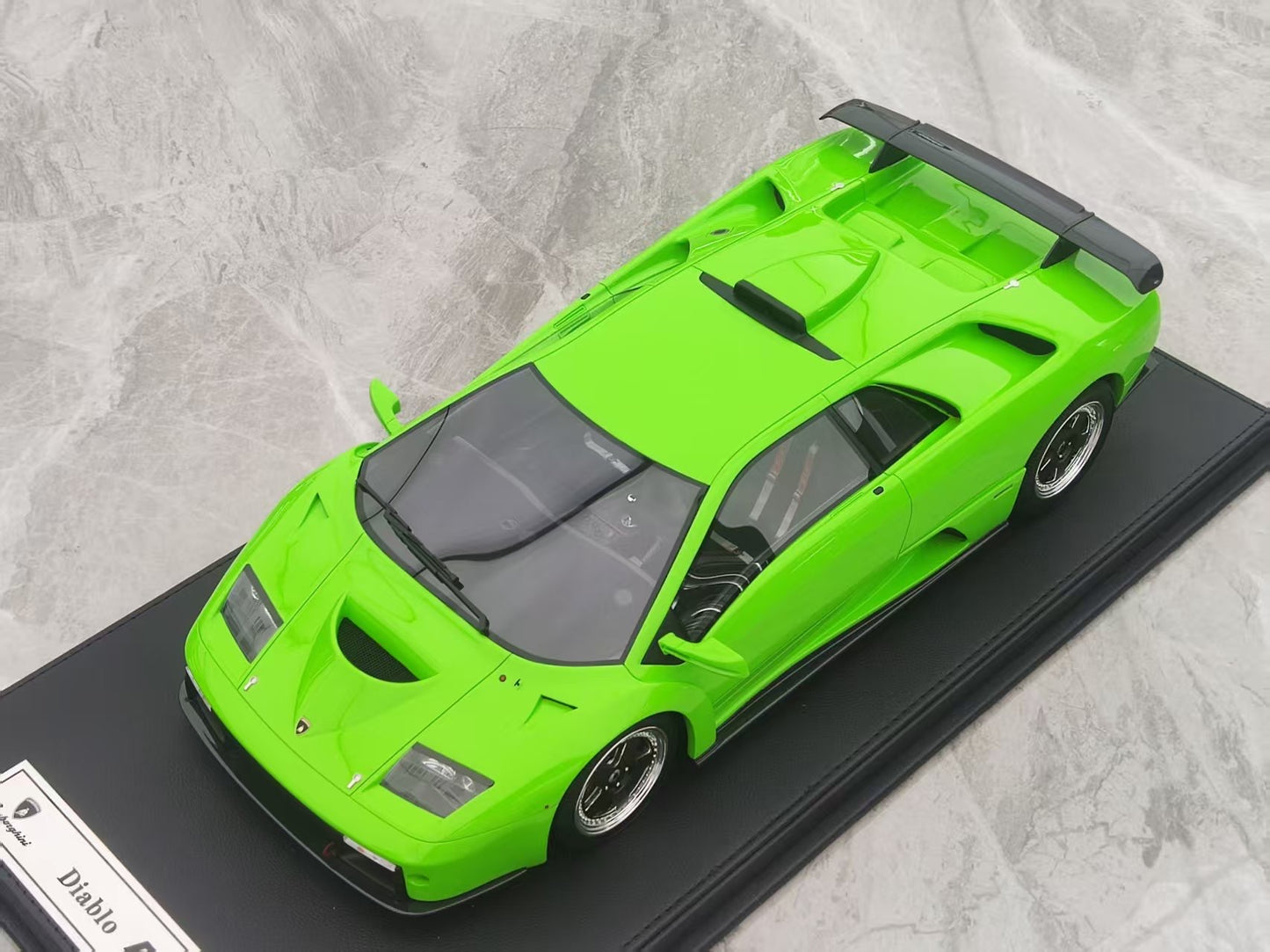 GL 1/12 Lamborghini Diablo GT Apple Green Model Car JS-GL009