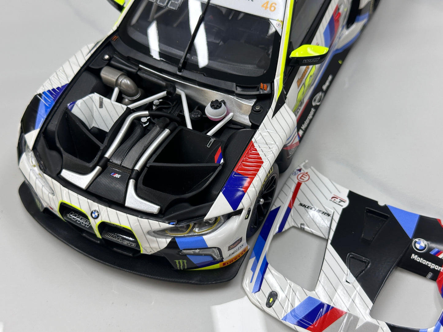 MINICHAMPS 1/18 BMW M4 GT3 TEAM WRT 12H BATHURST 2025 White Livery 110252046