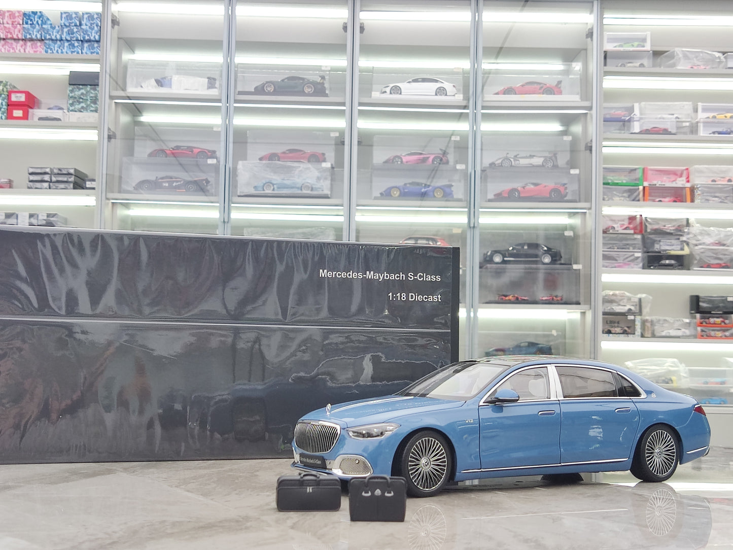 Almost Real 1/18 Mercedes-Benz Maybach S-Class Vintage Blue 820135