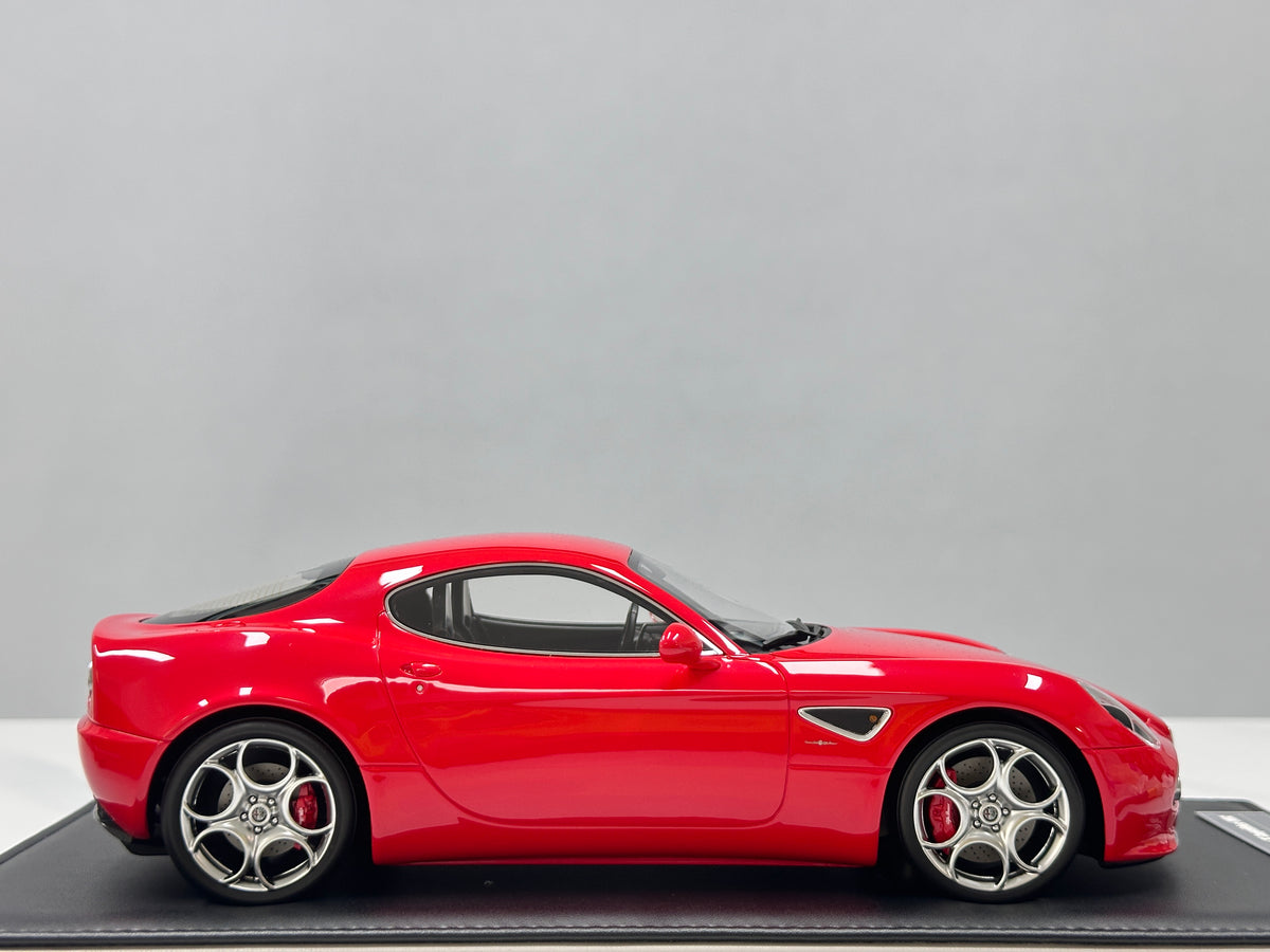 MOTORHELIX 1/18 Alfa Romeo 8C Competizione 2008 Alfa Red MH393