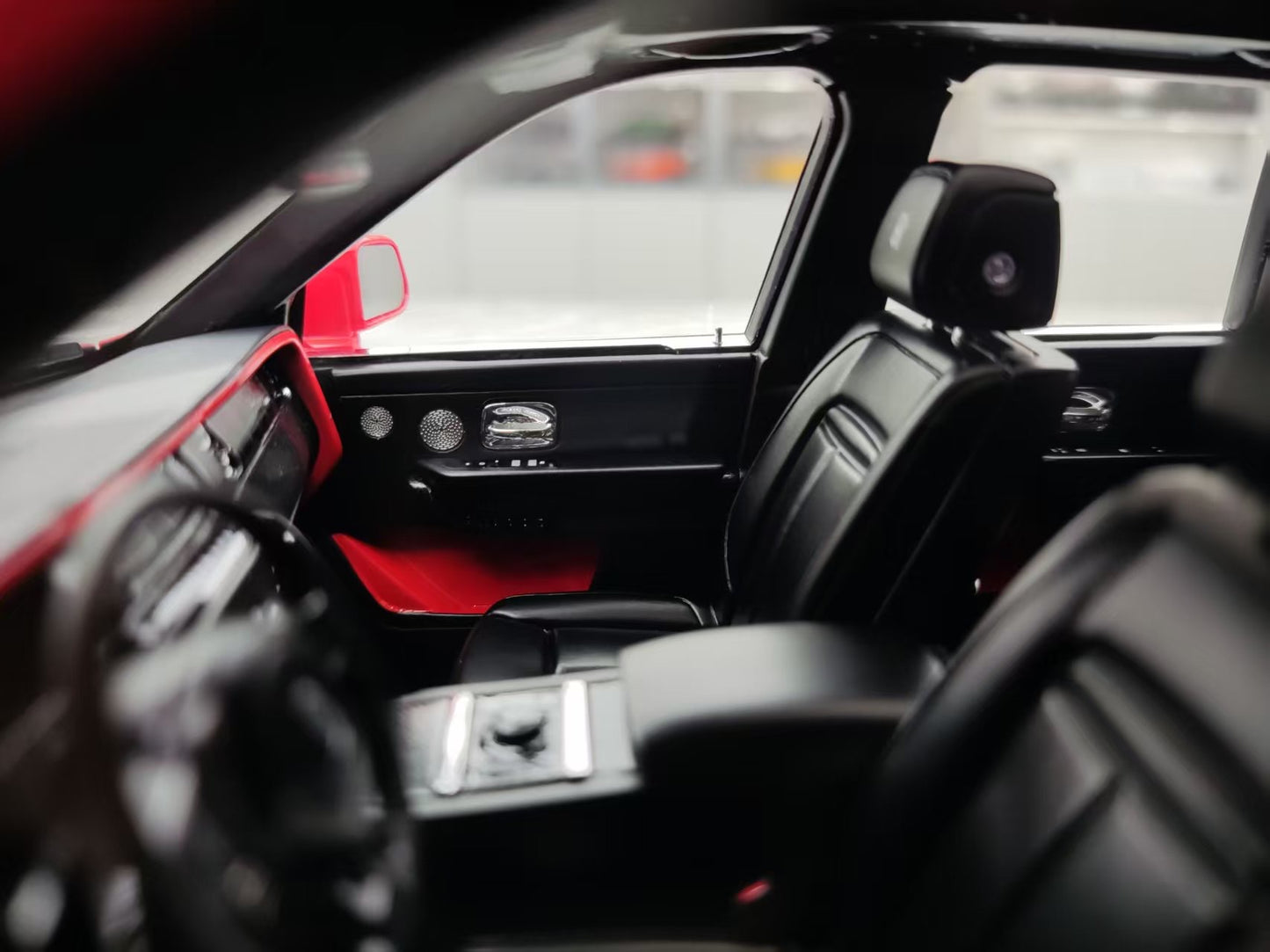 HH Model 1/18 Rolls-Royce Cullinan Series II Phoenix Red HH541