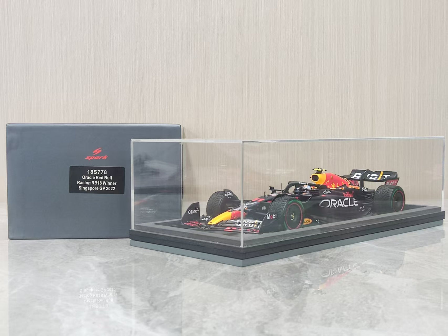 SPARK 1/18 Oracle Red Bull Racing RB18 (18S778)