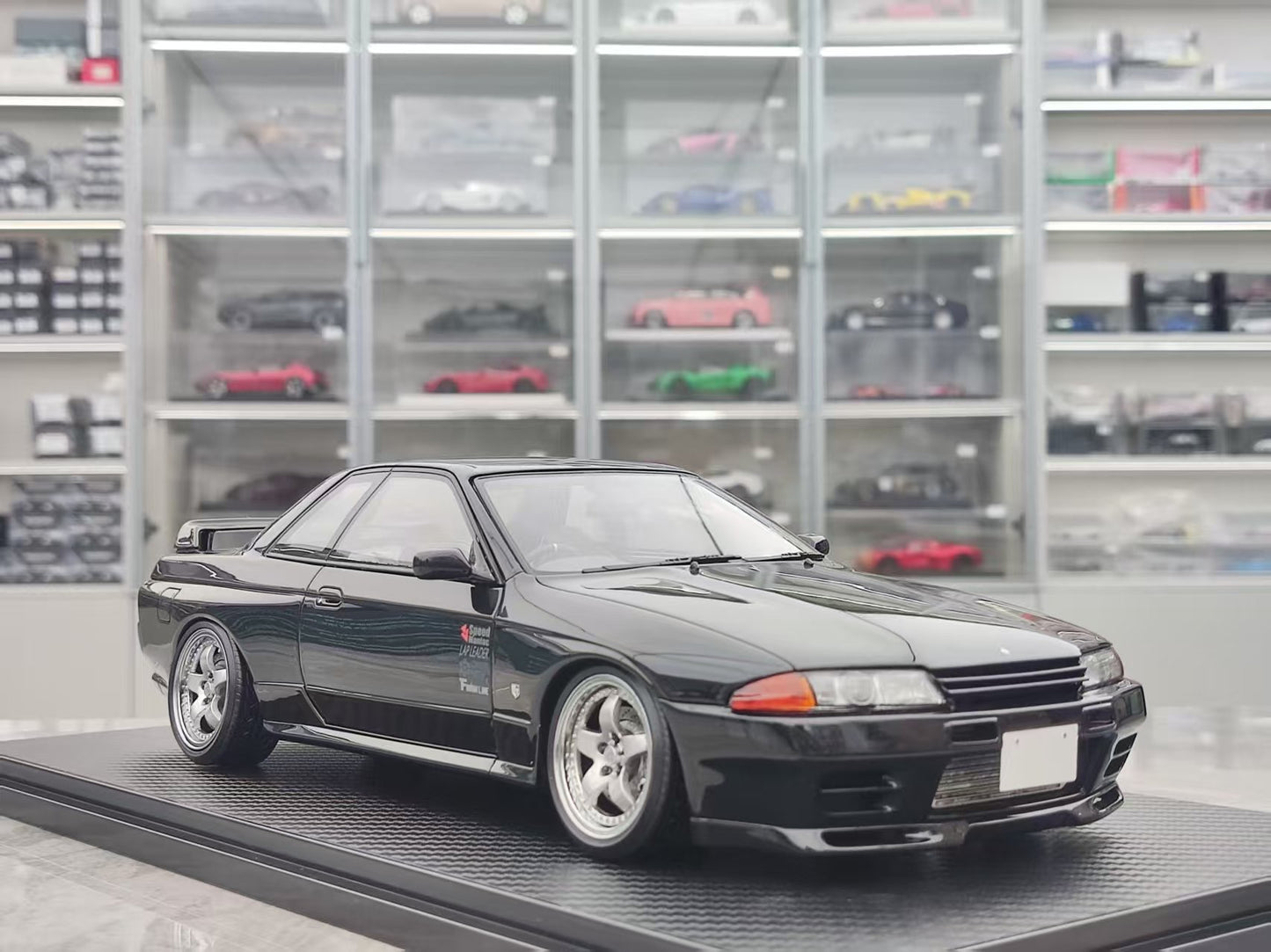 Ignition Model 1/18 Nissan Skyline GT-R NISMO (BNR32) Metallic Pearl Black IG3544