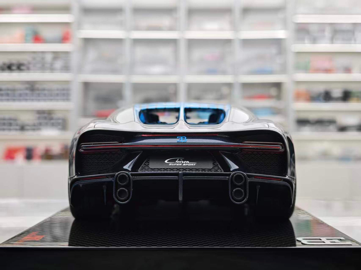 MR 1/18 Bugatti Chiron Super Sport Carbon Blue BUG012F