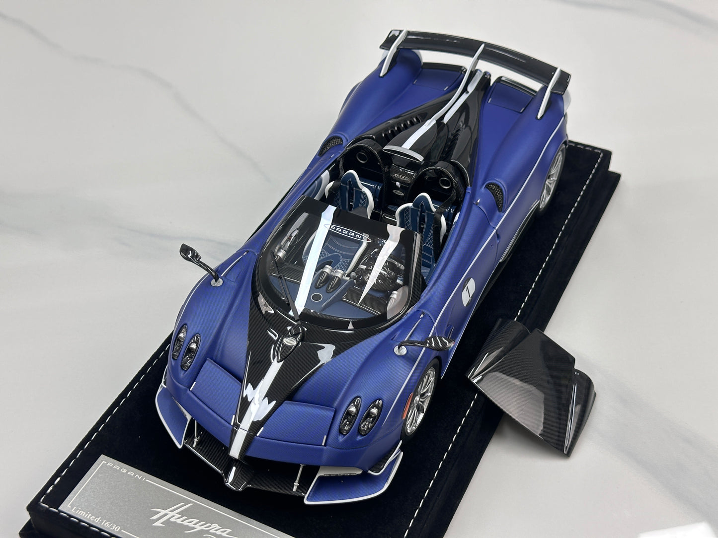 HH Model 1/18 Pagani Huayra Matte Blue & Carbon Black HH663