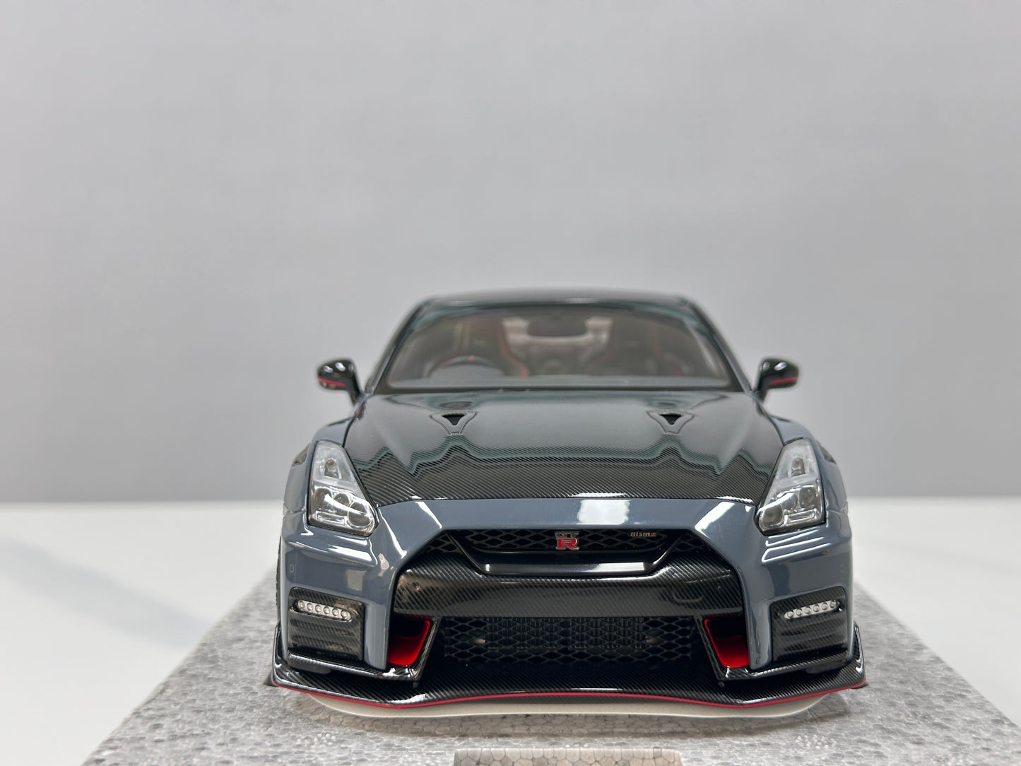MOTORHELIX 1/18 Nissan GT-R NISMO (R35) Special Edition 2022 Stealth Grey MH369