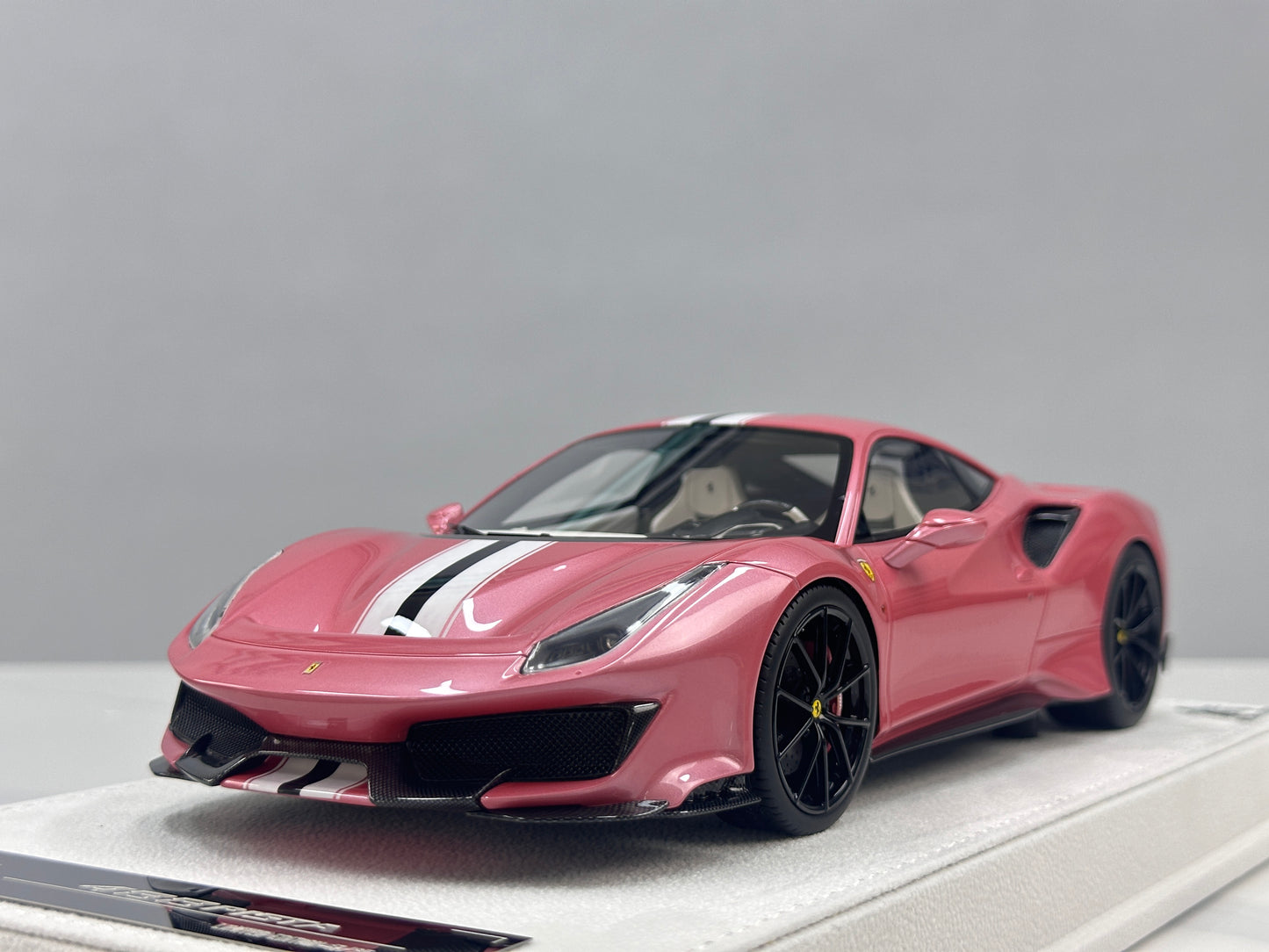 BBA Modelo 1/18 Ferrari 488 Pista Rosa BBA092