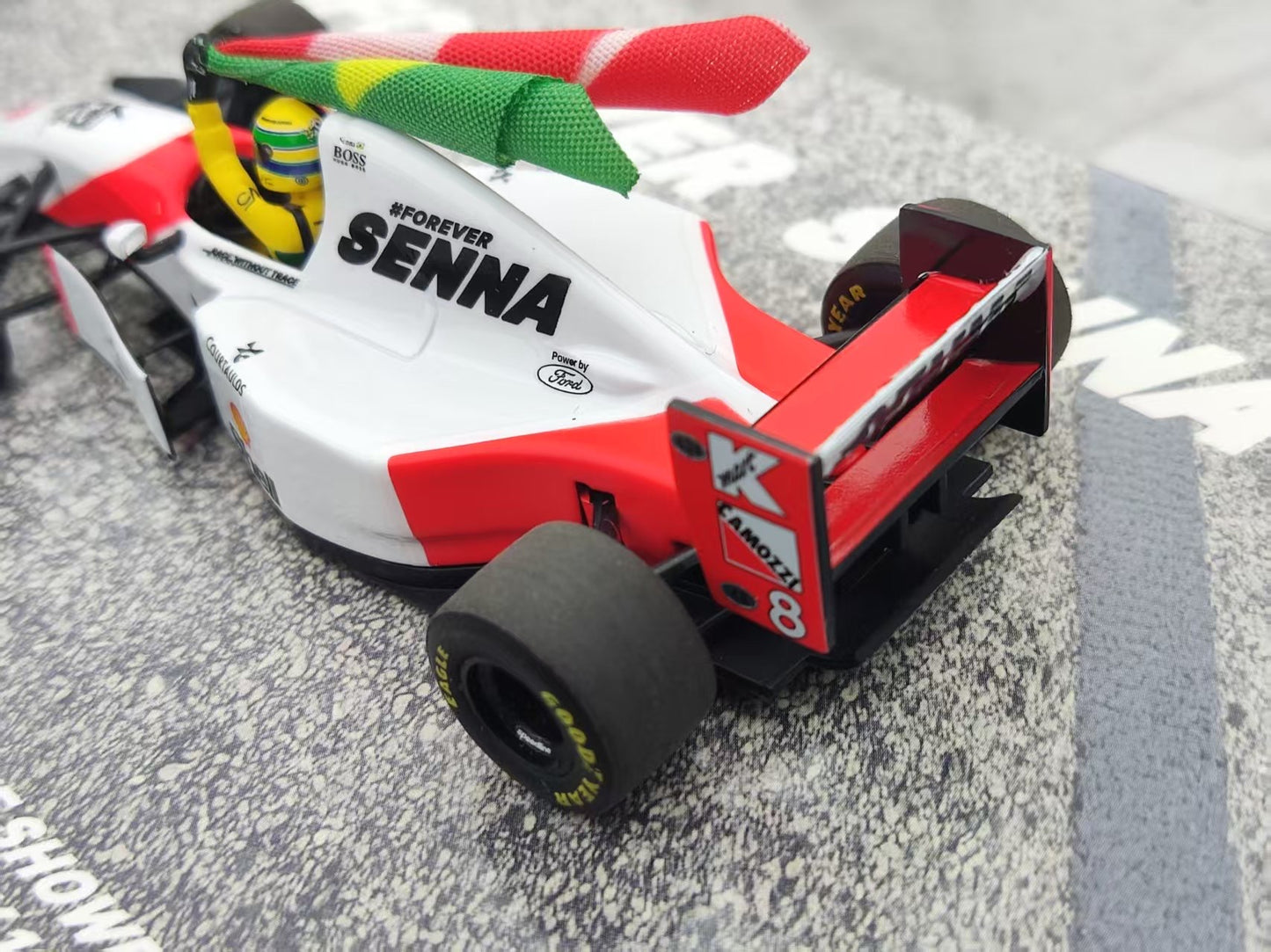 MINICHAMPS 1/43 McLaren FORD MP4/8 - SEBASTIAN VETTEL - Includes figure and flag, red and white livery 530934305