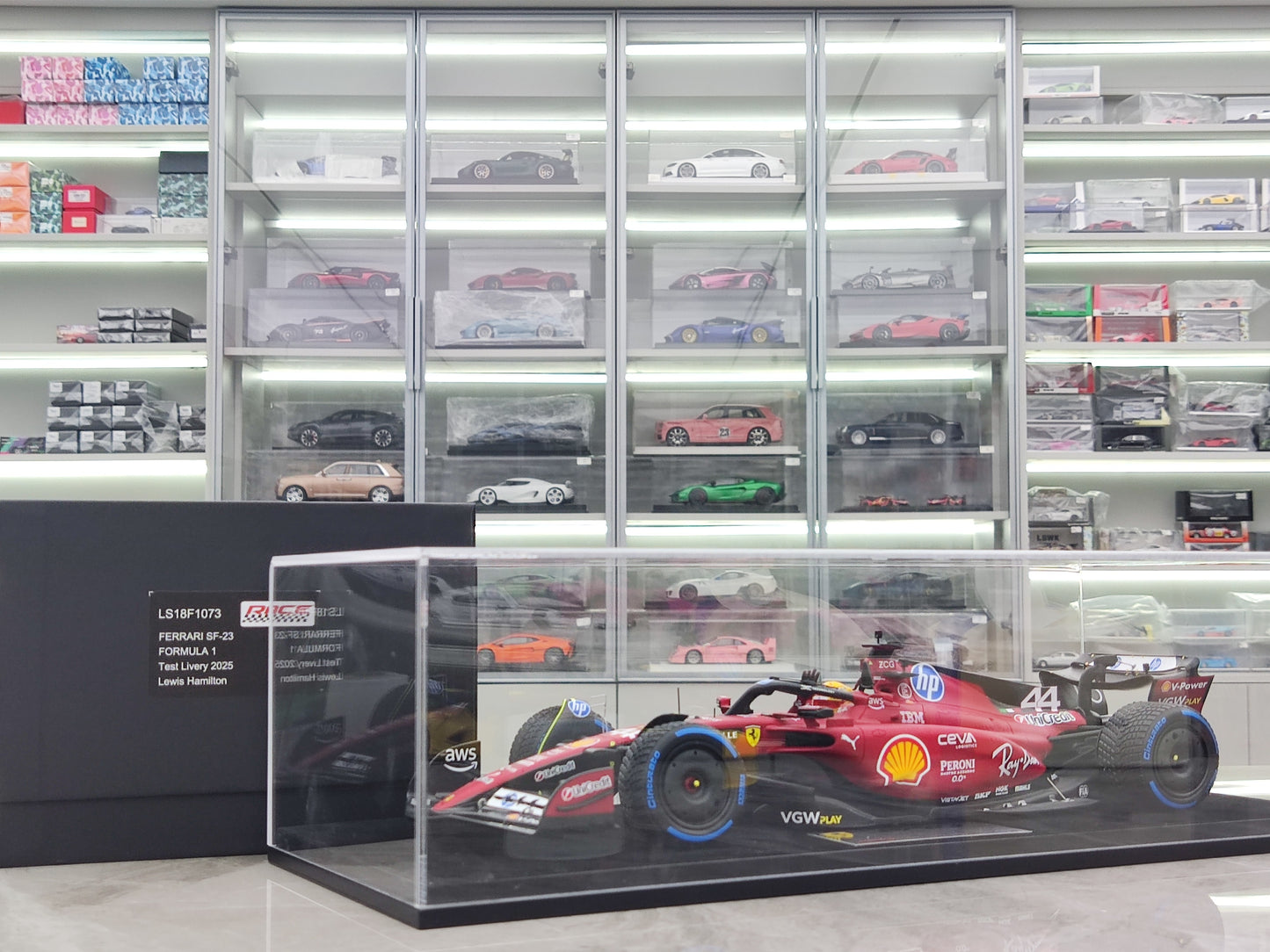 Looksmart 1/18 Ferrari SF-23 Test Fiorano 2025 #44 Lewis Hamilton - First Show in Ferrari Red LS18F1073