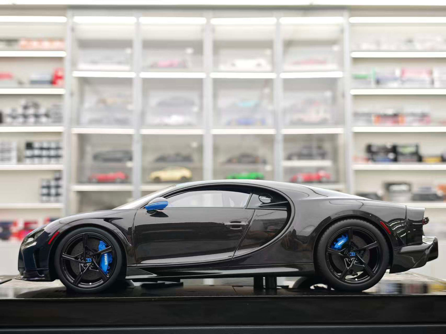 MR 1/18 Bugatti Chiron Super Sport Silver Blue BUG012C
