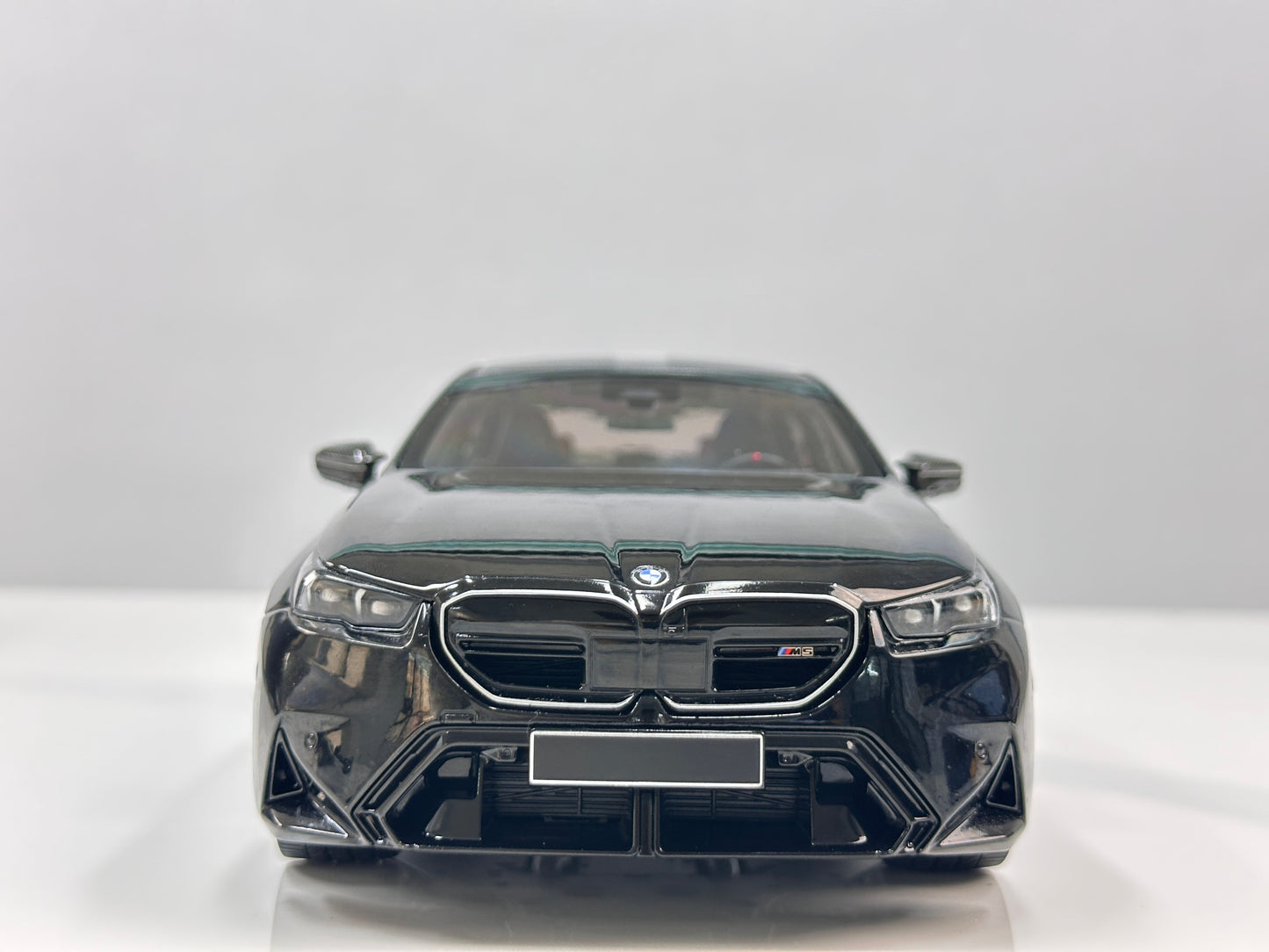 MINICHAMPS 1/18 BMW M5 2024 Metallic Black 110023801