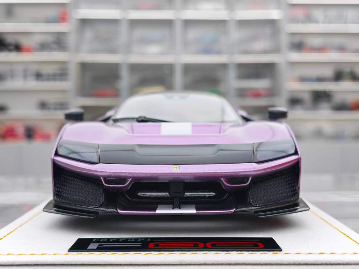 MR 1/18 Ferrari F80 Special Edition 30th Anniversary Purple FE045BN1
