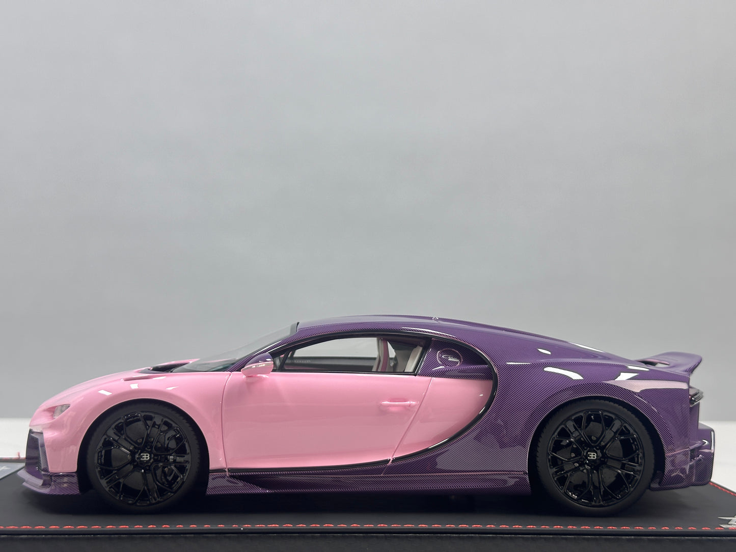 BBA MODEL 1/18 Bugatti Chiron Profilee in Girly Pink BBA074