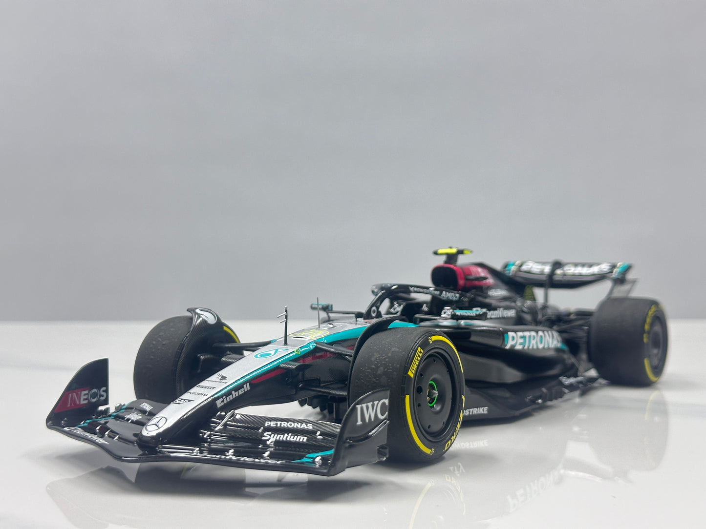 MINICHAMPS 1/18 Mercedes-AMG PETRONAS Formula One Team F1 W15 E Performance (Black & Green Livery) 110242444