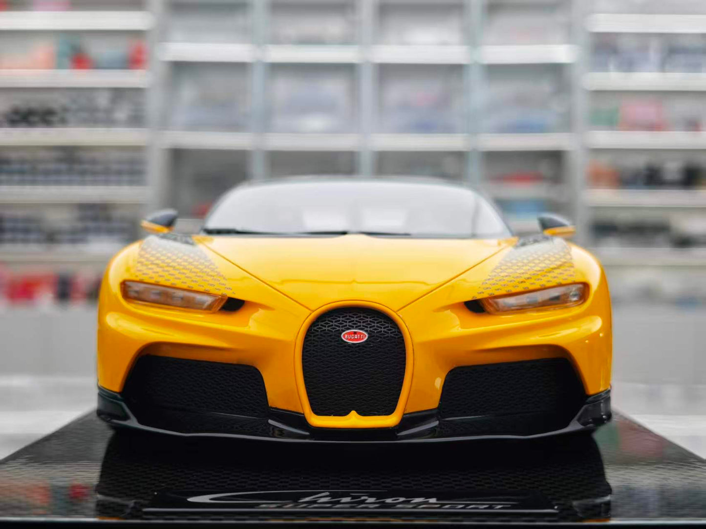 MR 1/18 Bugatti Chiron Super Sport, Yellow, BUG012G