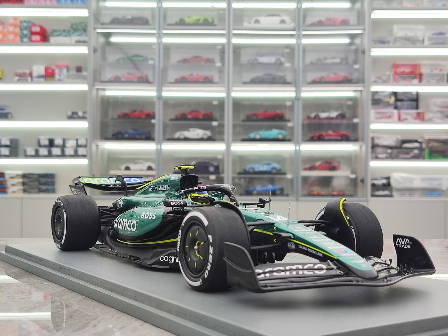 SPARK 1/18 Aston Martin F1 AMR24 2024 race to be determined No. 14 Asolong Green paint Simulation F1 model car 18S992