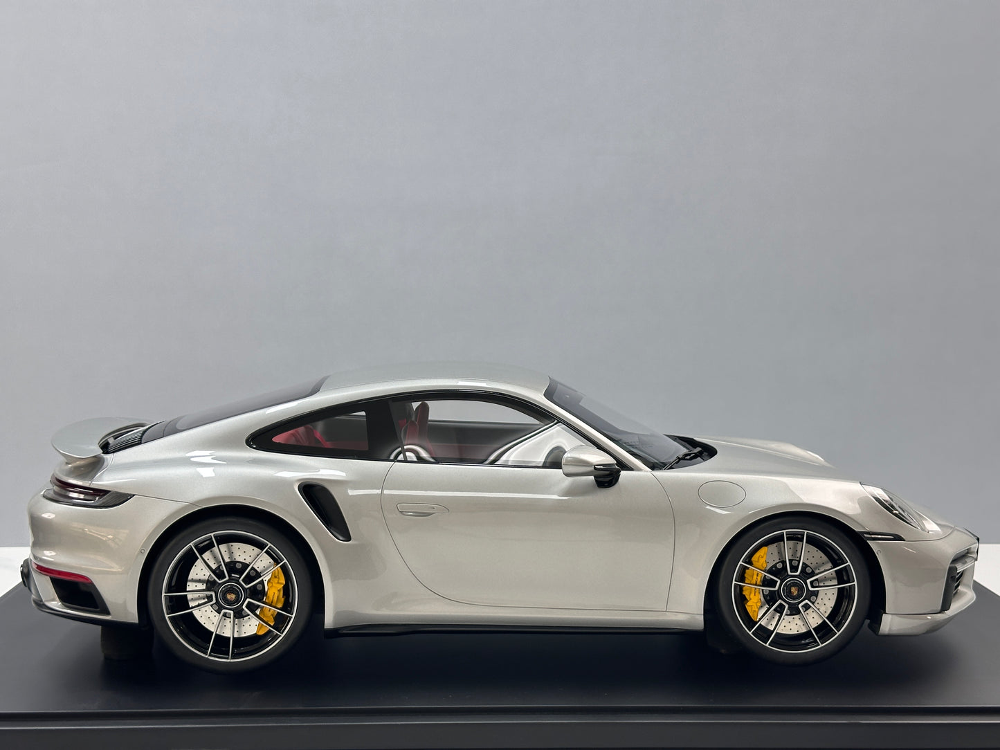 GT Spirit 1/8 Porsche 911 [992.1] TURBO S Silver GTS801801
