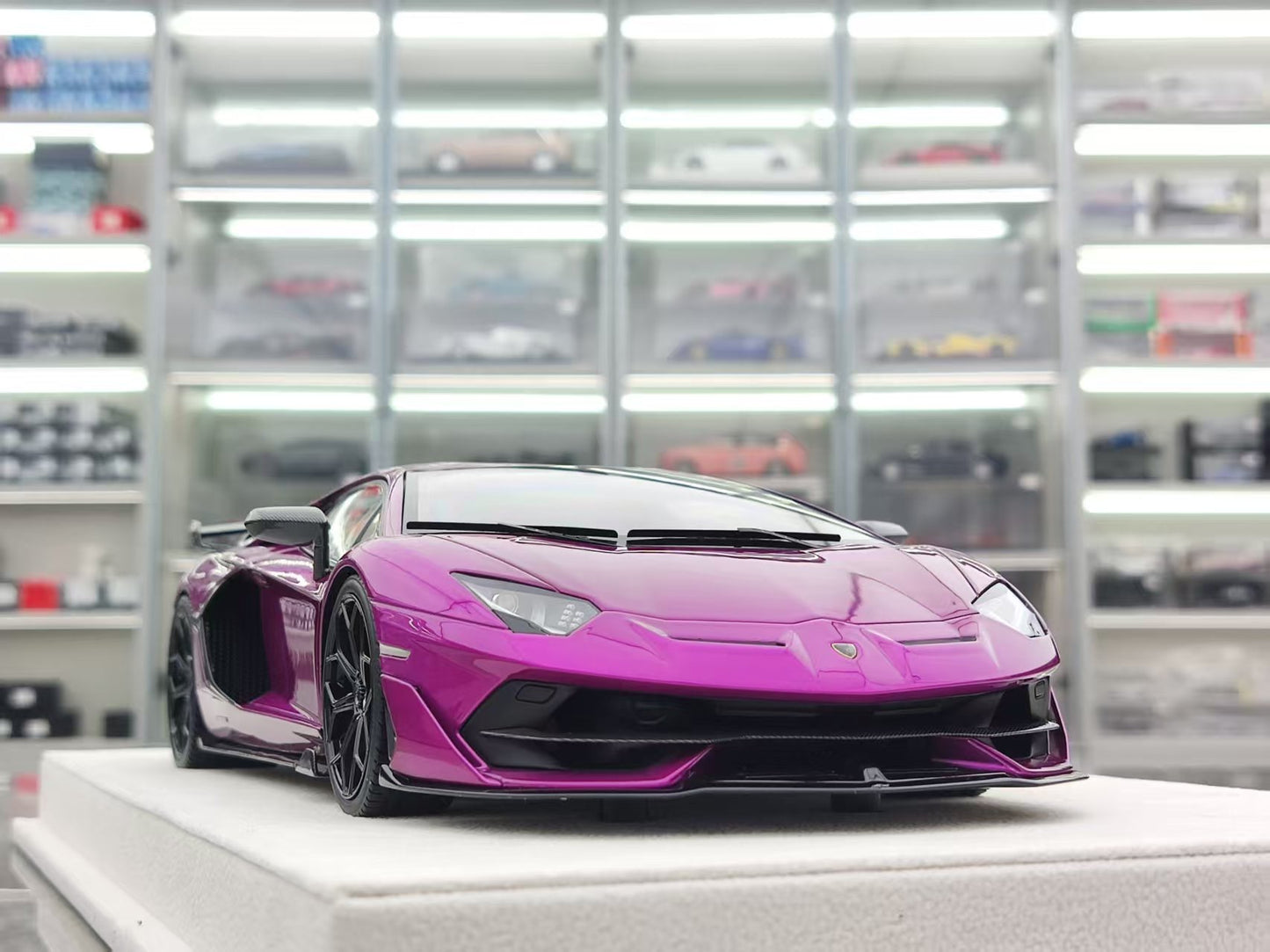 MAKEUP 1/18 Lamborghini Aventador SVJ Magenta EML025G