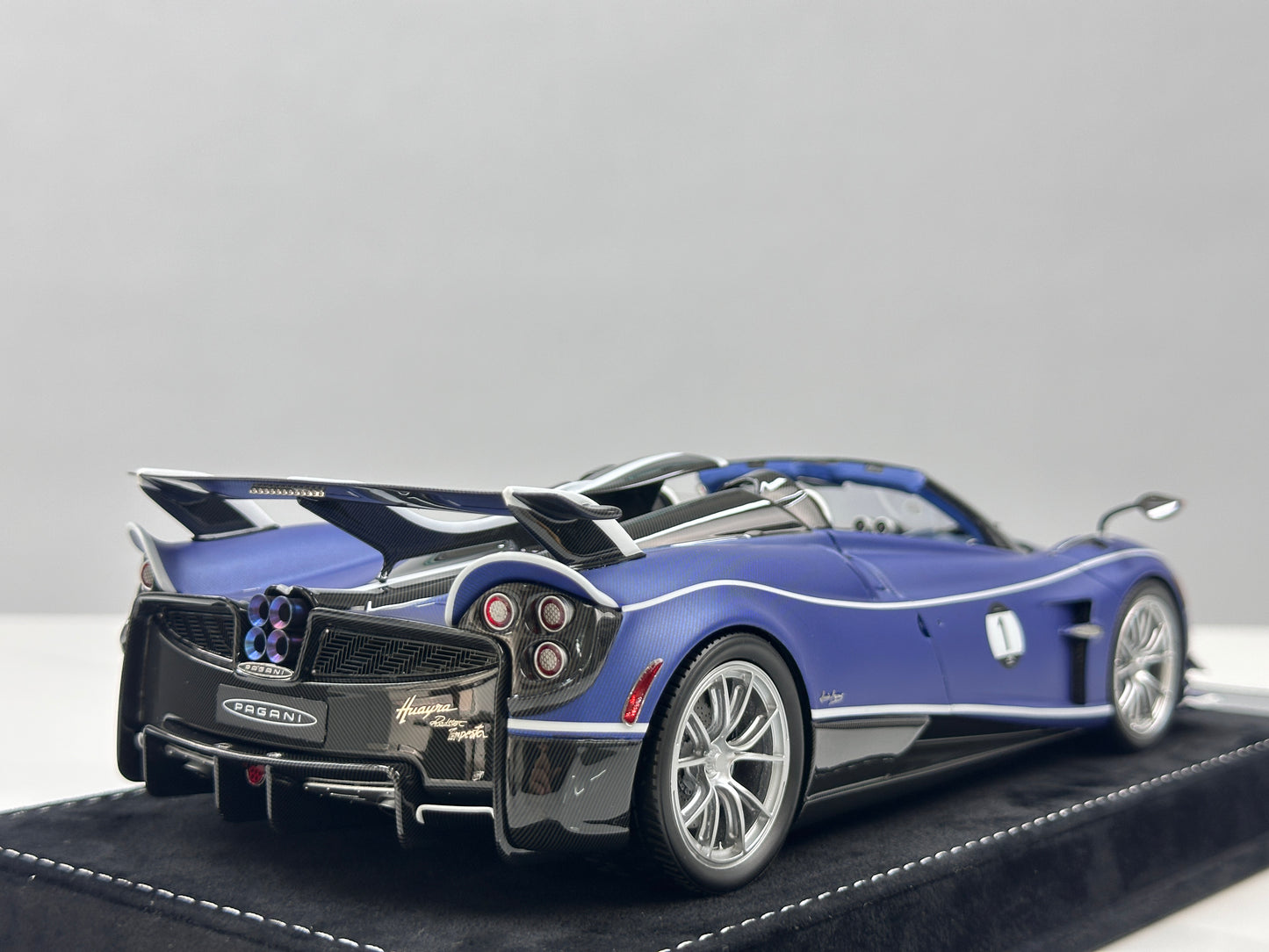 HH Model 1/18 Pagani Huayra Matte Blue & Carbon Black HH663