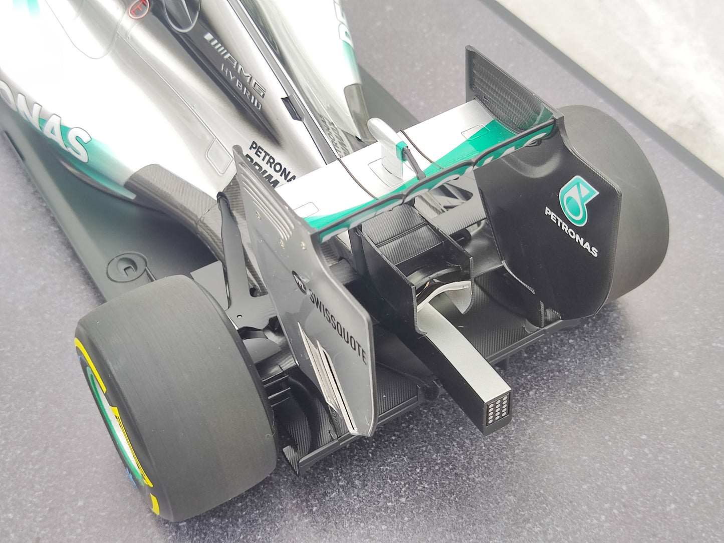 MINICHAMPS 1/12 Mercedes AMG PETRONAS F1 Team W05 Lewis Hamilton World Champion 2014 Silver-Green Simulation Car Model 127140444