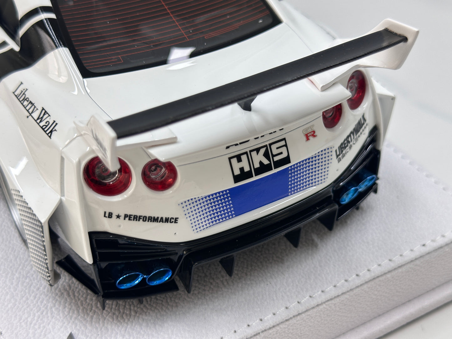 BBA MODEL 1/18 Nissan GTR 35GT-RR Blue and White Livery BBA064
