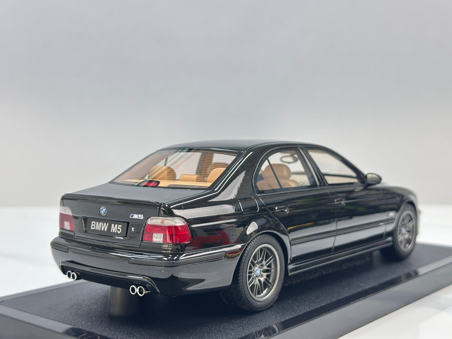 OTTO 1/18 BMW E39 M5 – Avus Blue Metallic (OT1338)