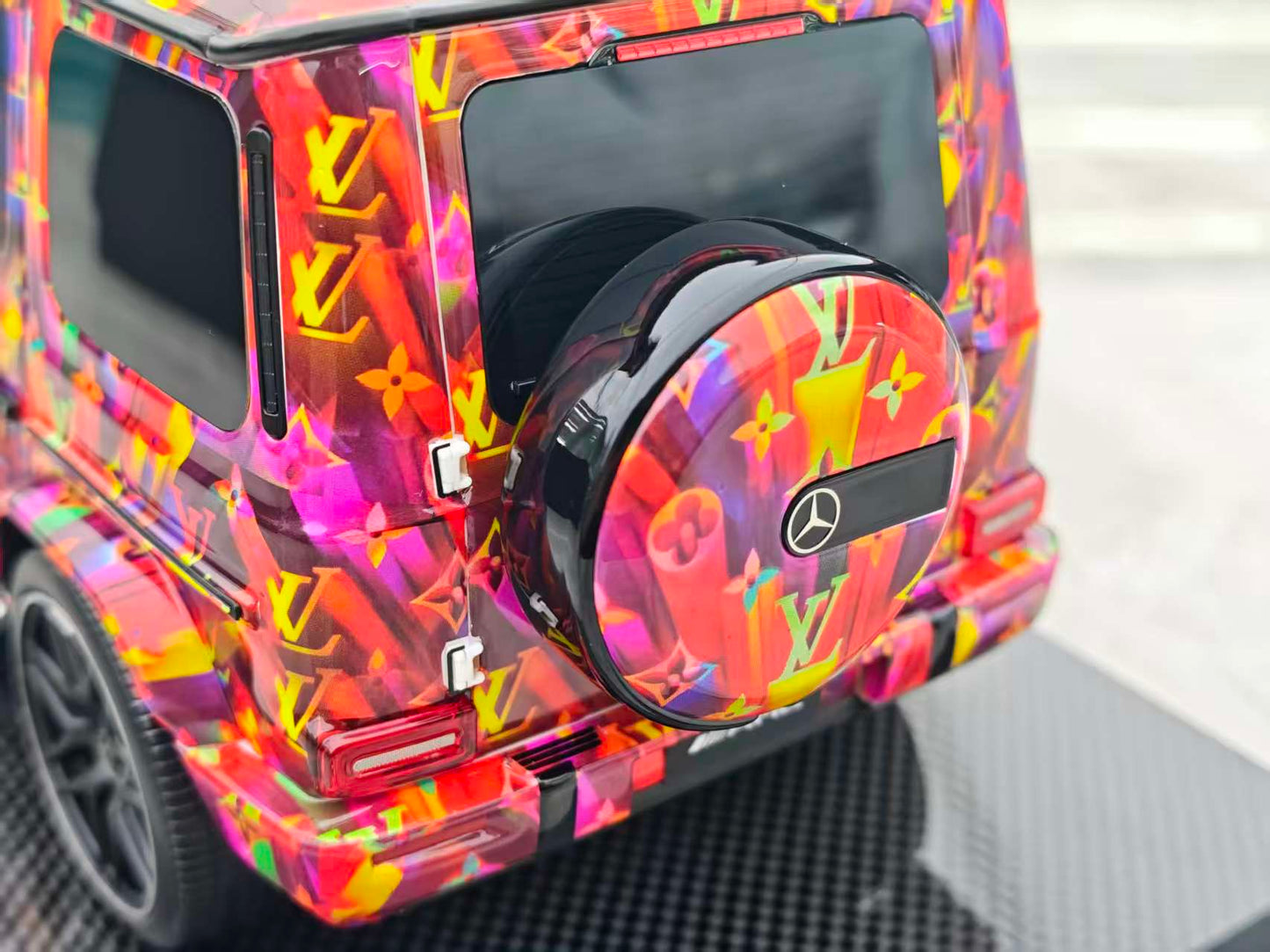 Dino Model 1/18 Mercedes-Benz G63 Custom Edition  DML001B