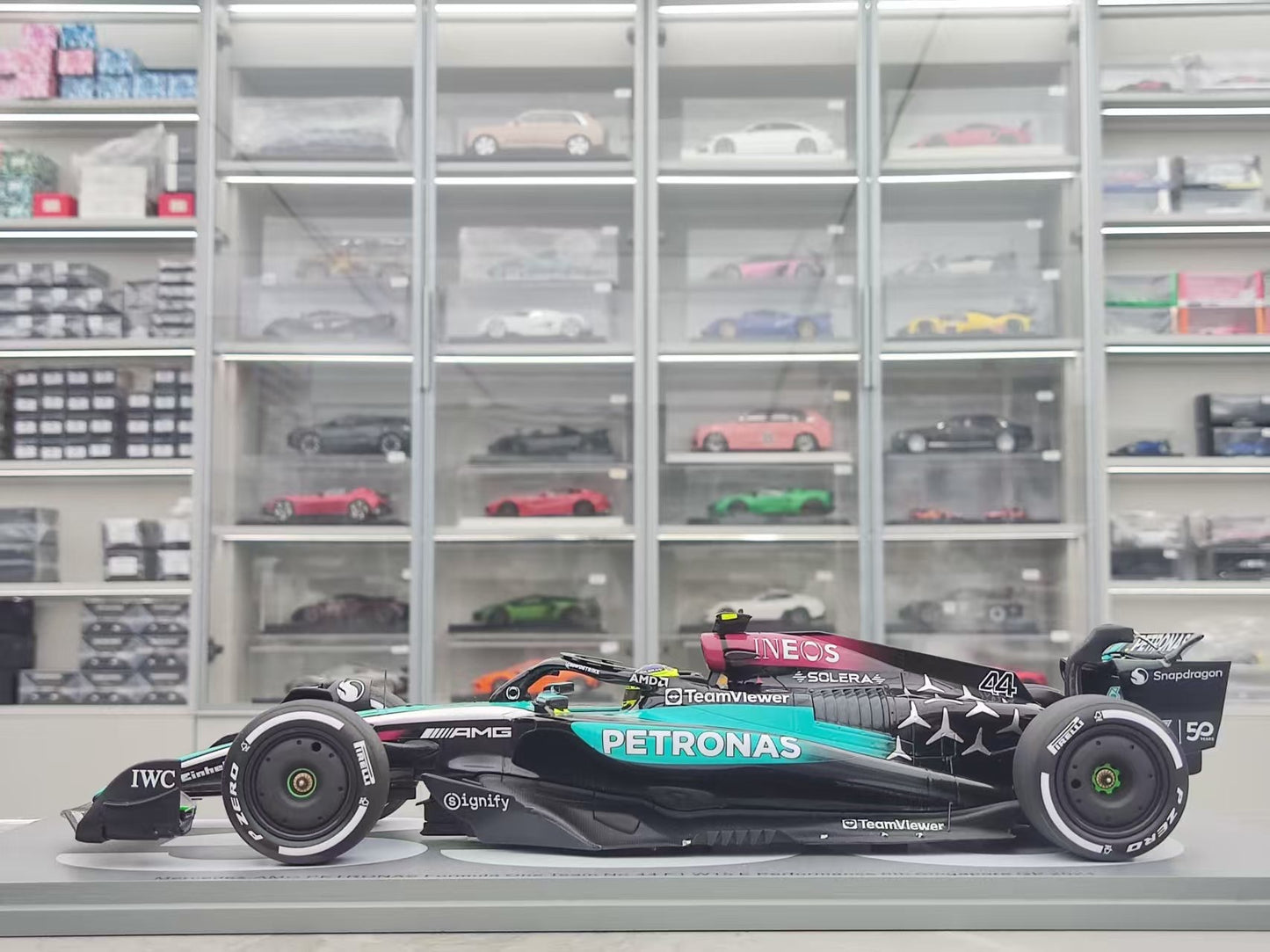 SPARK 1/18 Mercedes AMG F1 W15 2024 Singapore Grand Prix #44 Blue Livery 18S667