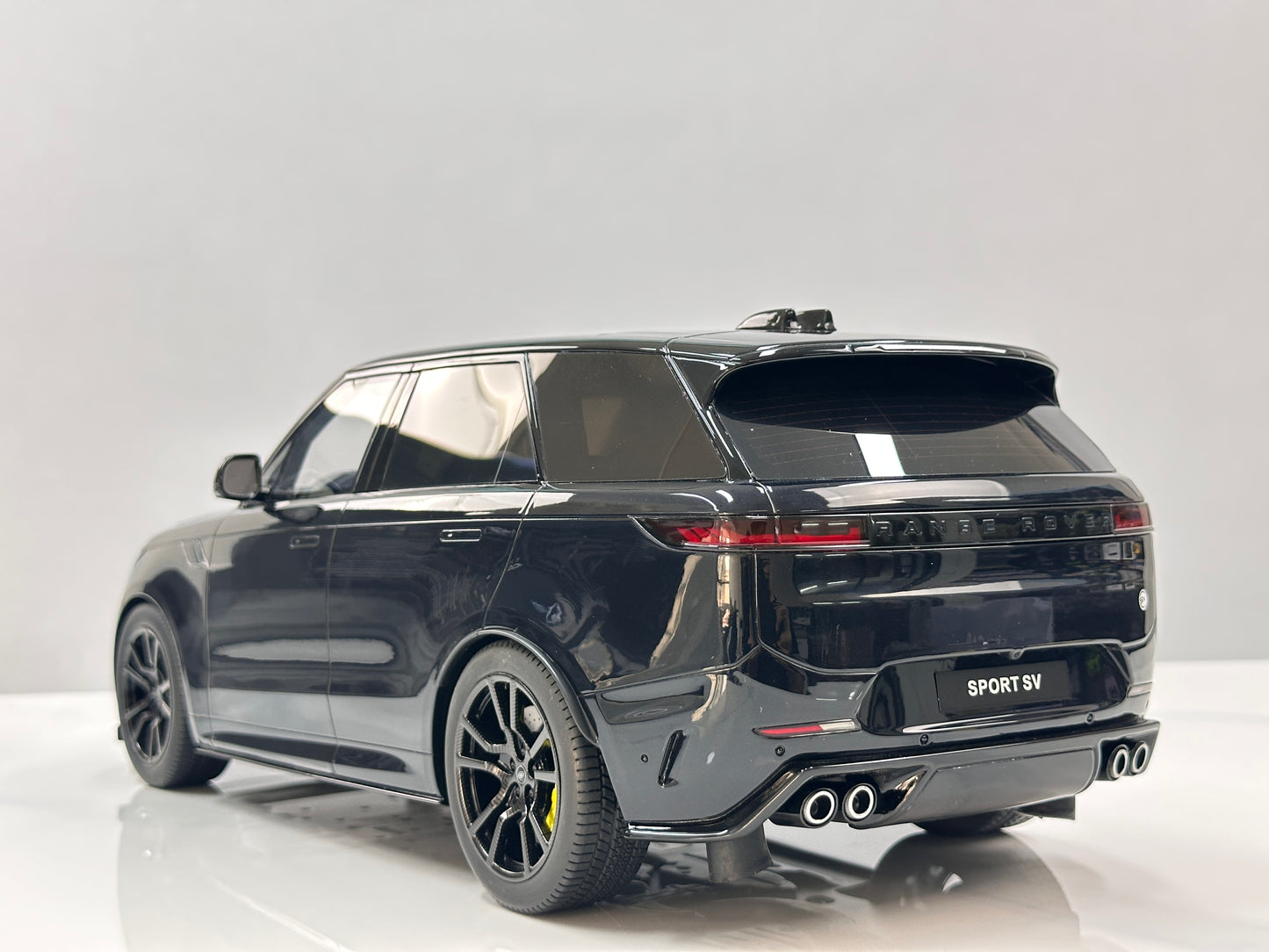 GT Spirit 1/12 Land Rover Range Rover Sport SV Edition Two Black GT555