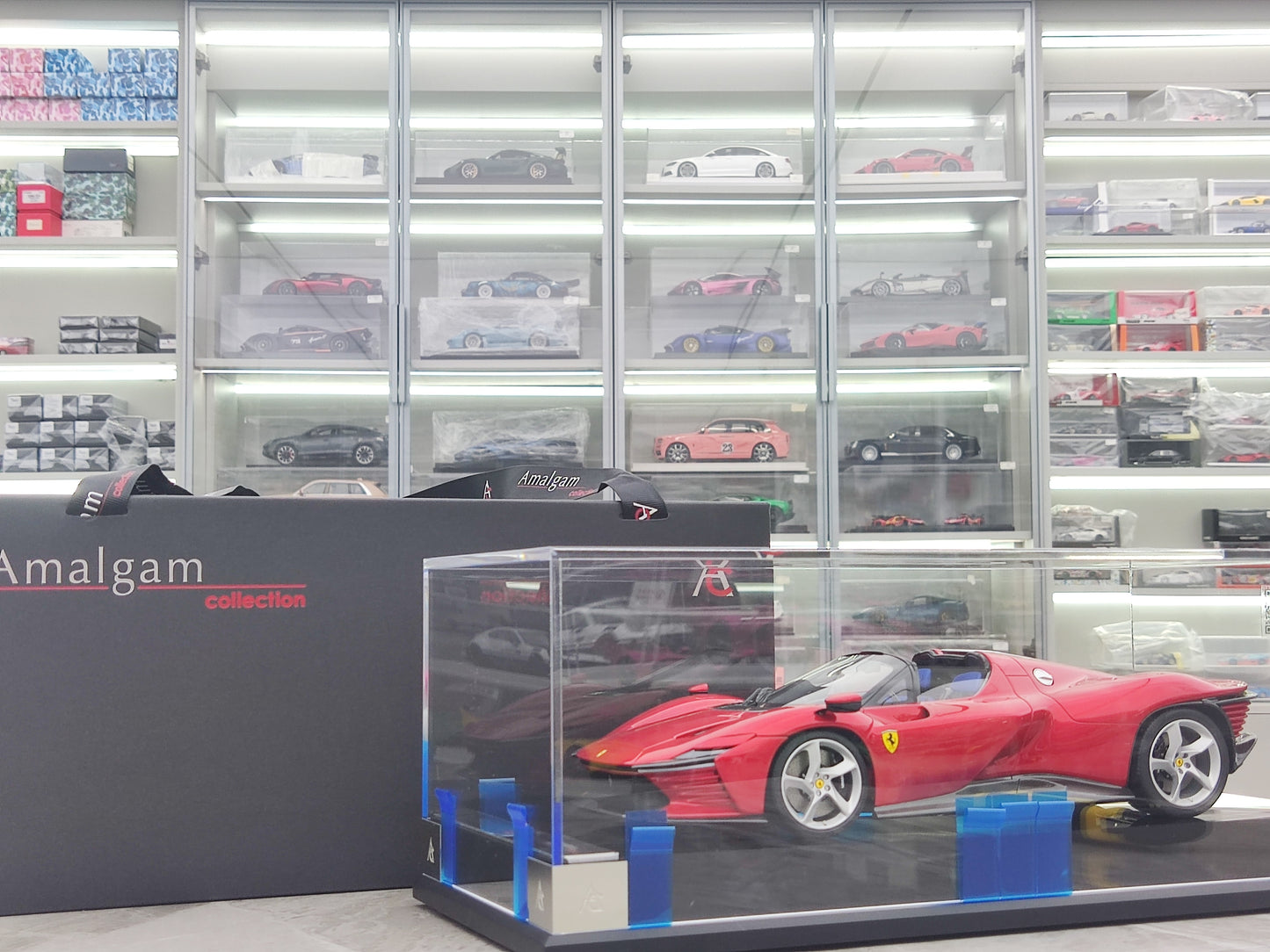 Amalgam 1/18 Ferrari Daytona SP3 Standard Red M6276-SC1